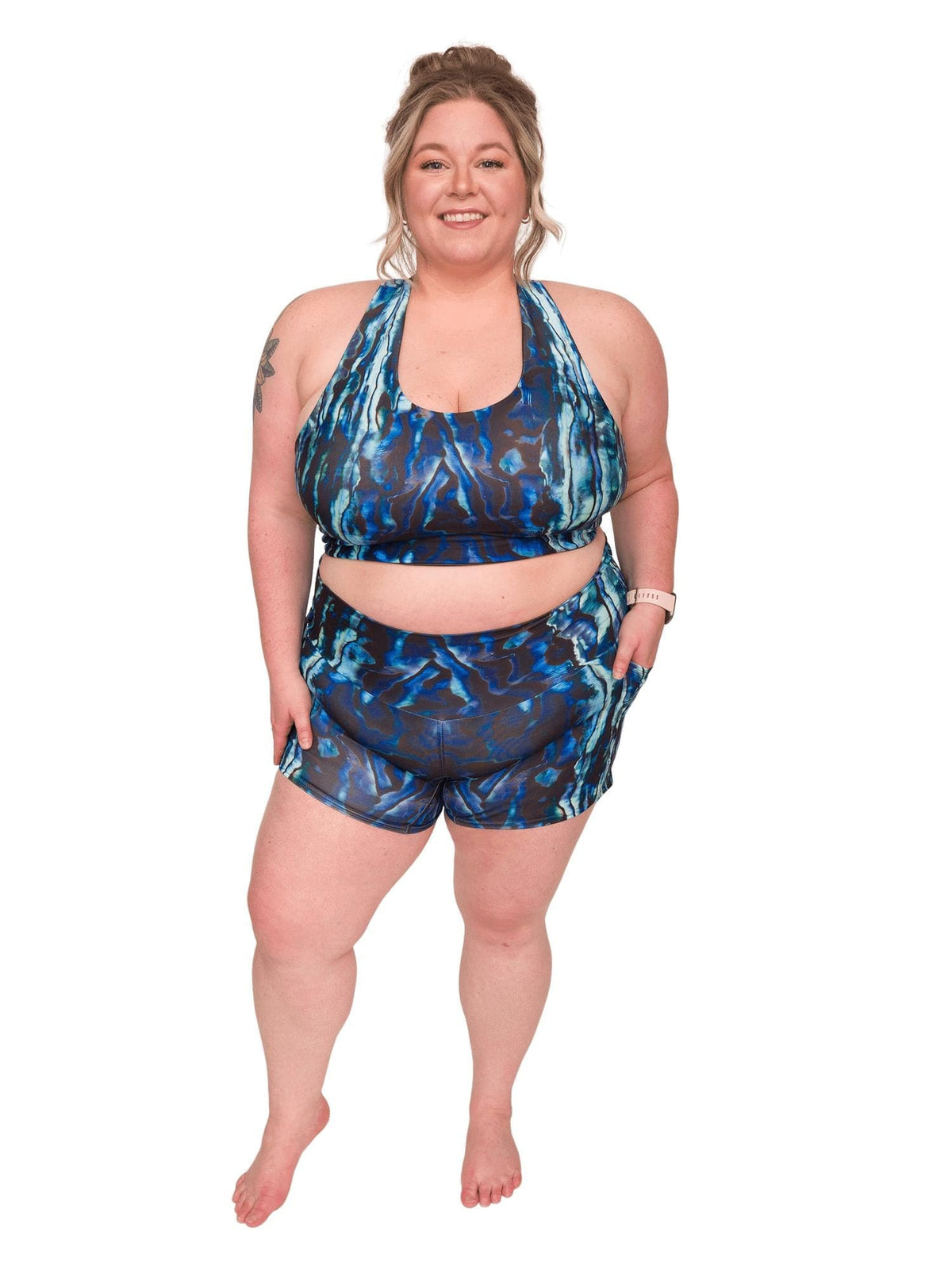 Model: Chelsea is a marine conservationist who believes that science is for everybody… and every BODY! She is 5&#39;2&quot;, 230 lbs, 40DD and is wearing 3XL shorts and a 3XL reversible top.