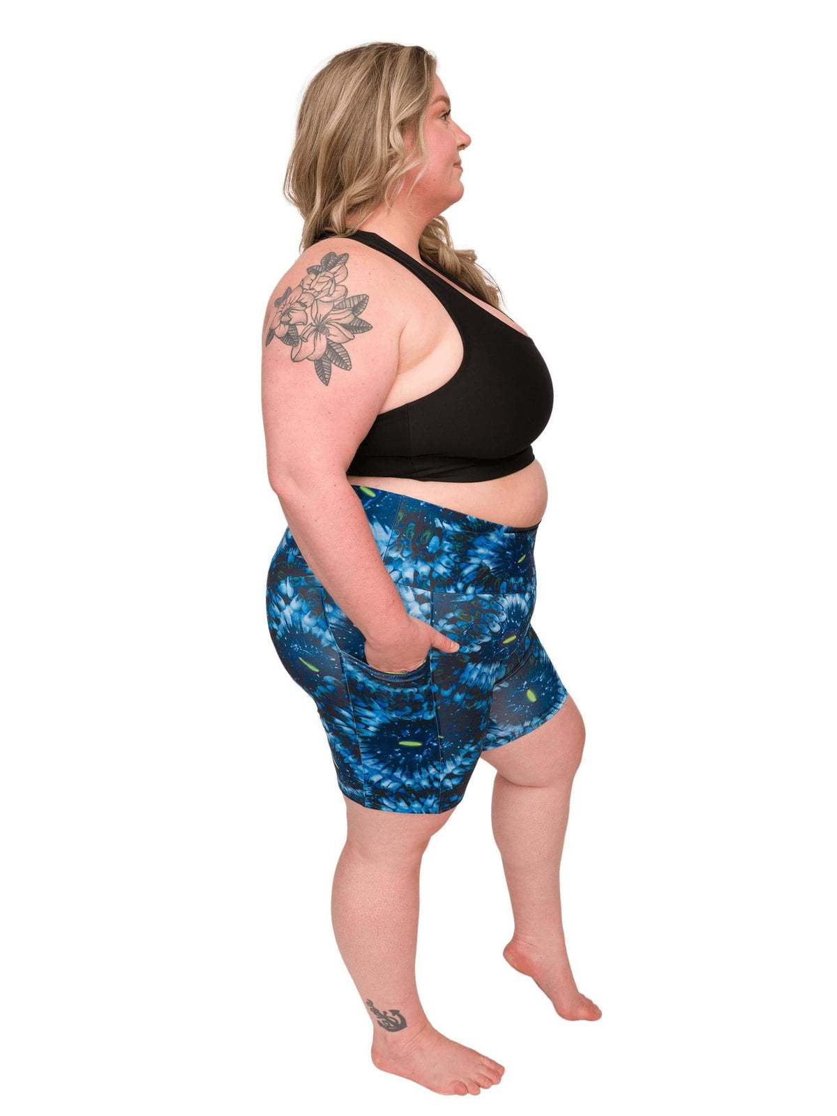 Model: Chelsea is a marine conservationist who believes that science is for everybody… and every BODY! She is 5&#39;2&quot;, 230 lbs, 40DD and is wearing 3XL shorts and a 3XL reversible top.