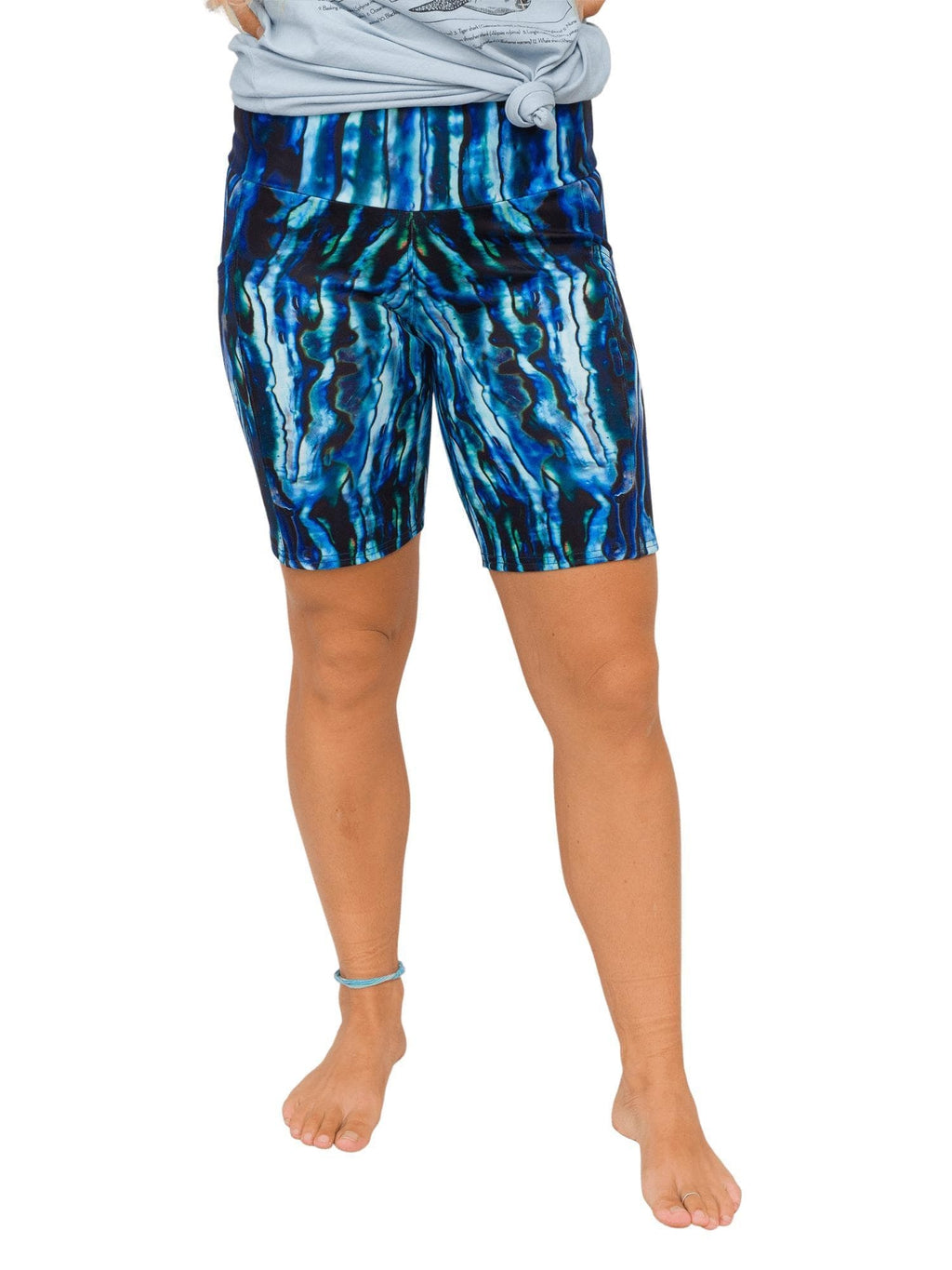 Model: Erin is a coral ecologist and Program Manager here at Waterlust. She 4&#39;11&quot;, 110 lbs and is wearing an XS.