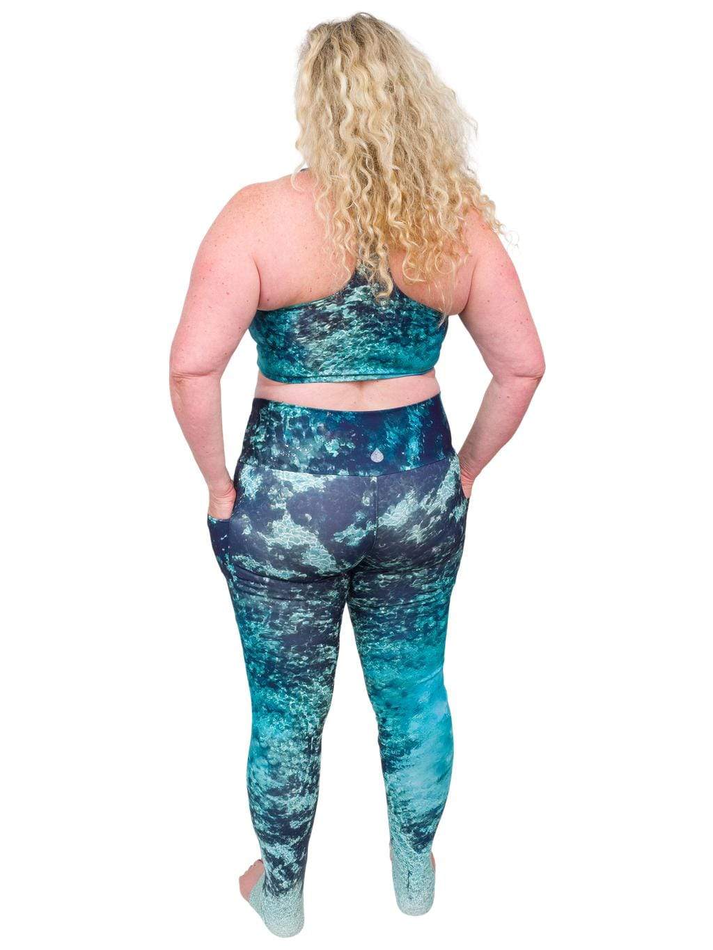 Model: Ruth volunteers for citizen science projects on both salt and freshwater fish and spends as much time as possible in, on, or under the water. She is 5&#39;7&quot;, 217 lbs, 40DD and is wearing a 2XL top and legging.