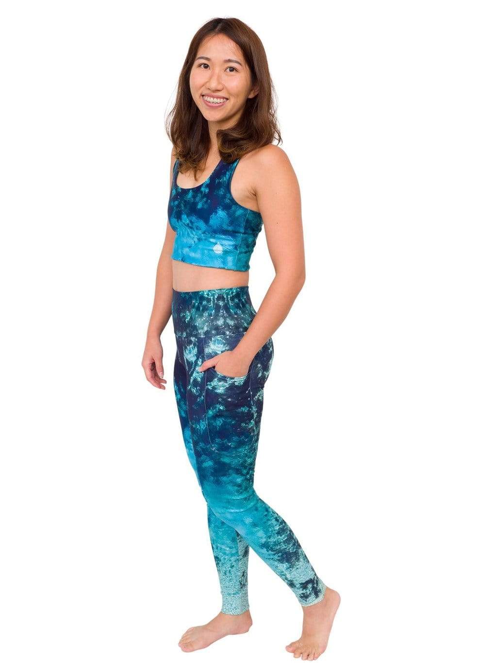 Model: Laura is a hurricane researcher and avid scuba diver. She is 5&#39;3&quot;, 120lbs, 34B and is wearing a S top and leggings.