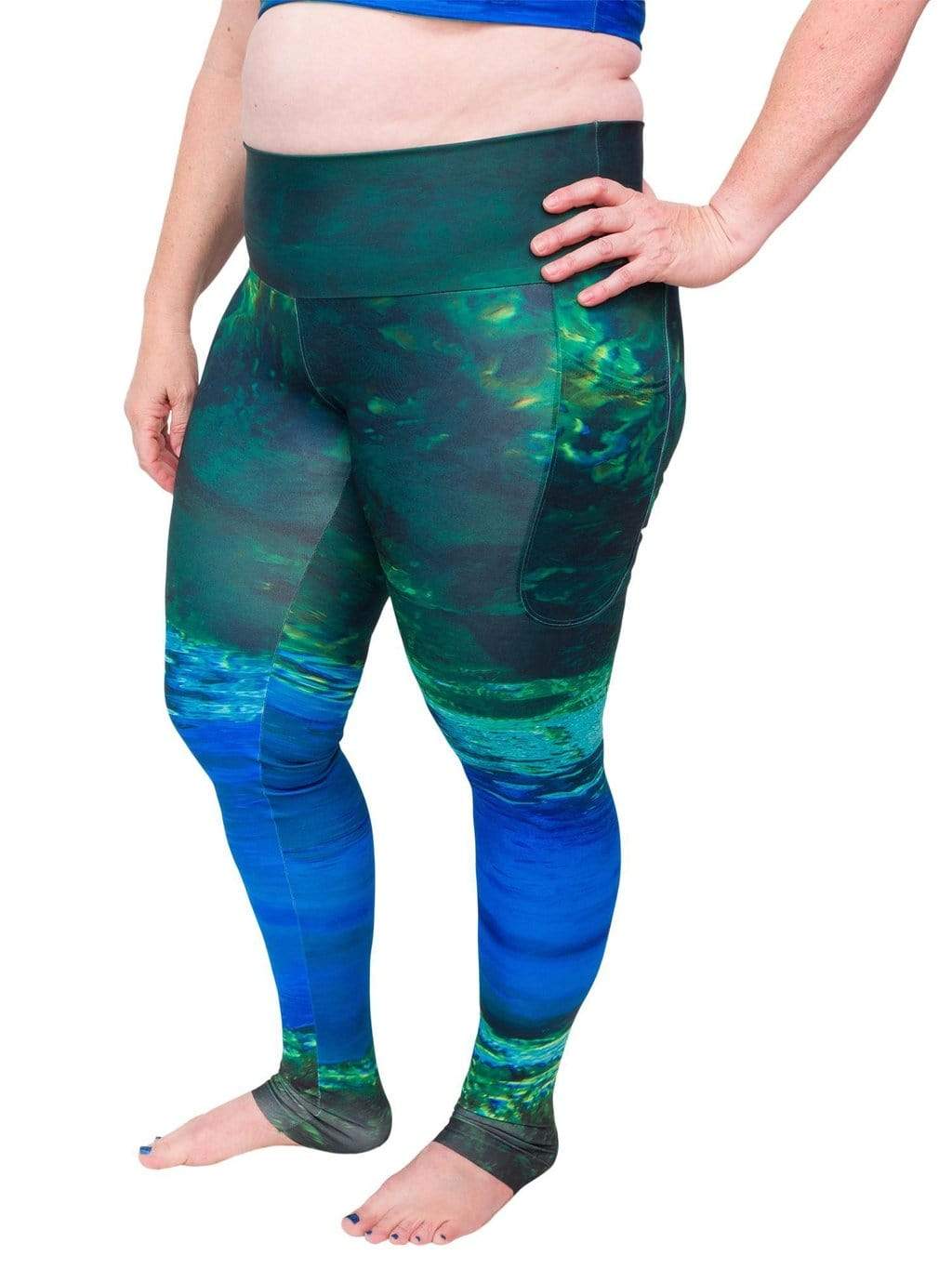 Model: Ruth volunteers for citizen science projects on both salt and freshwater fish and spends as much time as possible in, on, or under the water. She is 5'7", 217 lbs and is wearing a 2XL.