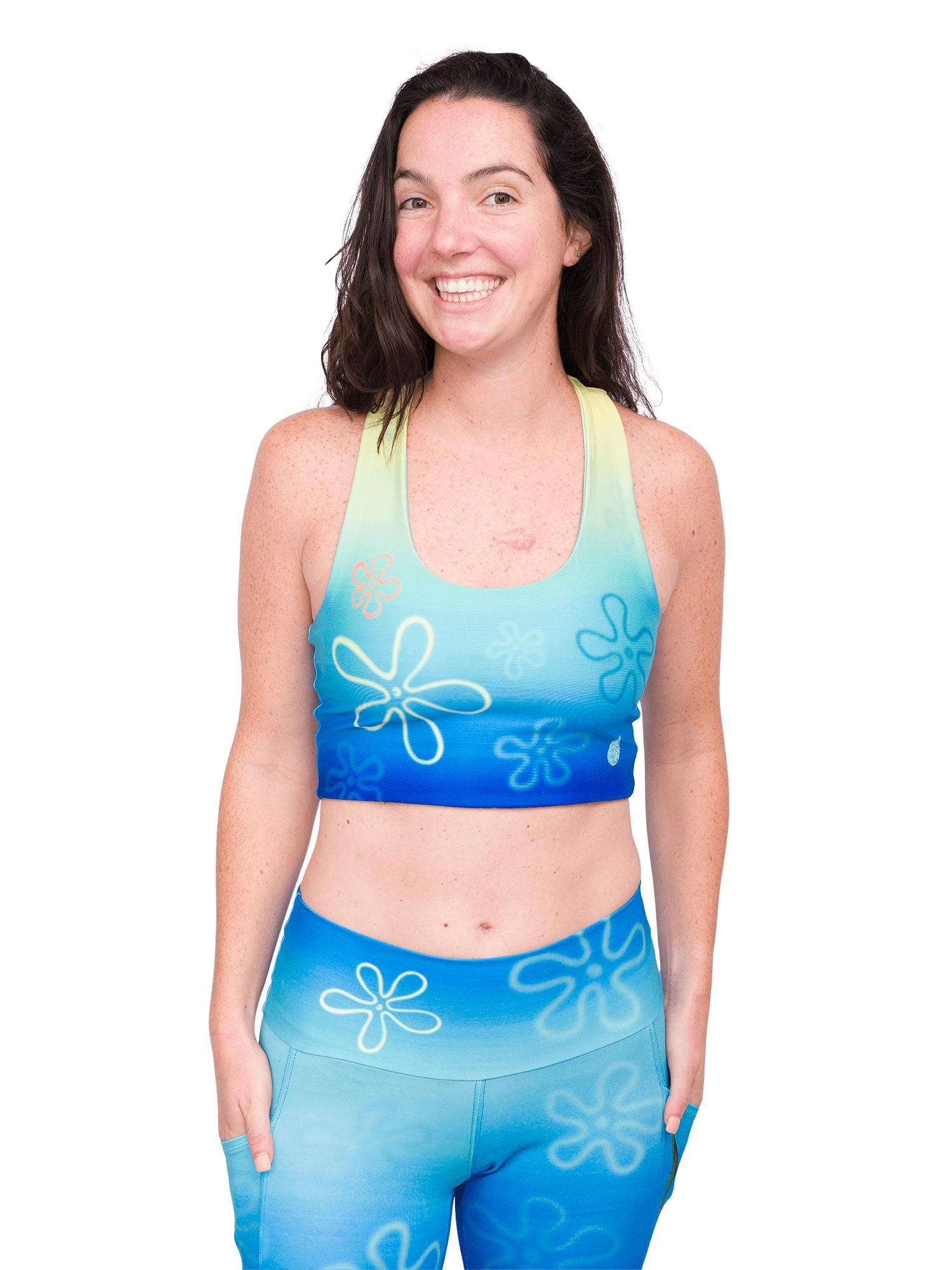Model: Maddie is the Program & Outreach Director at Debris Free Oceans and a restoration ecology educator. She is 5’8”, 135lbs, and wearing a size M legging and top.