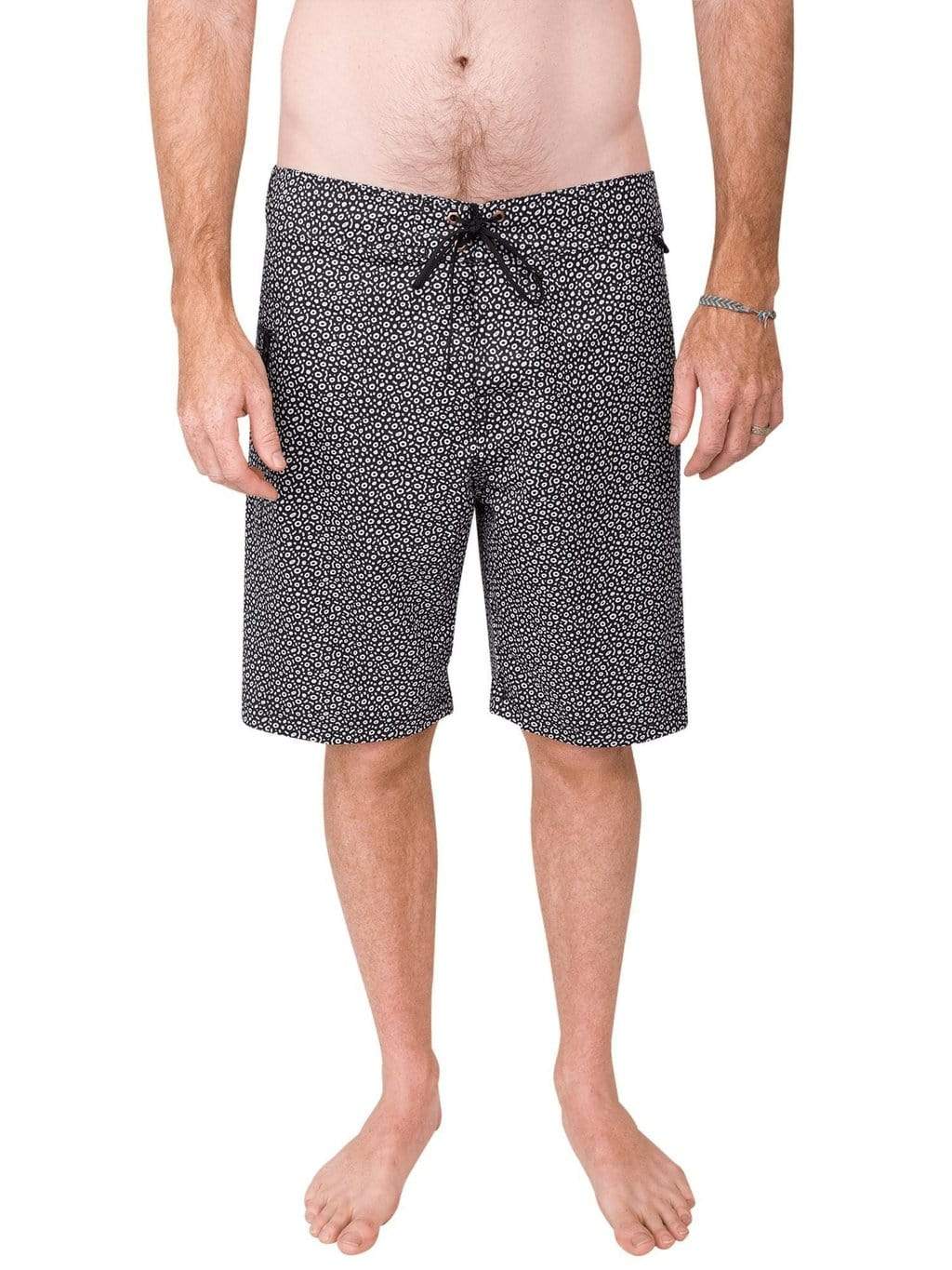 Model: Patrick is the CEO and founder of Waterlust. He is 6'1, 175 lbs and is wearing a size 33.