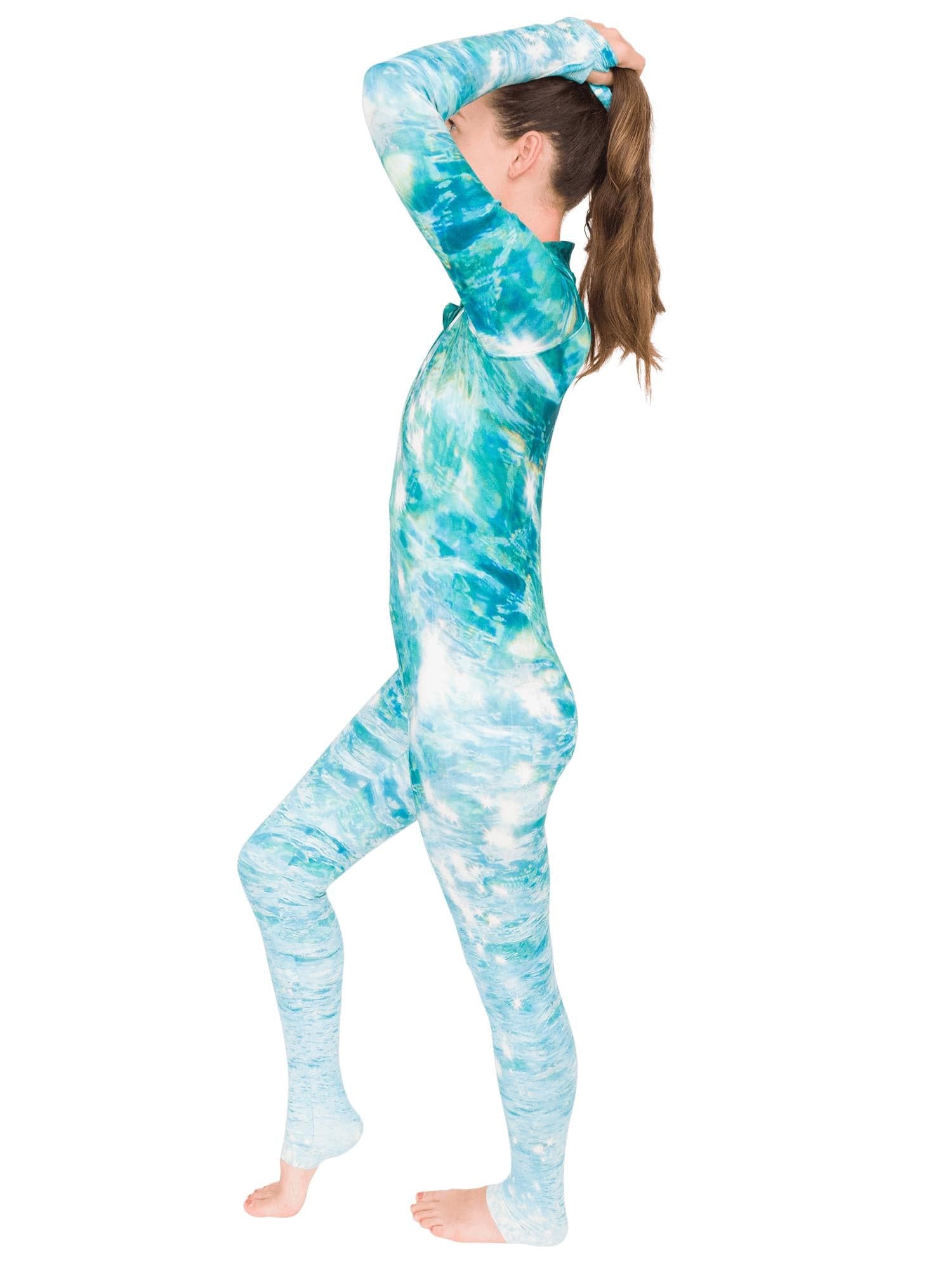 Model: Laura is our Chief Product Officer at Waterlust, a scuba diver, kiter and recreational yogi. She is 5’10, 147 lbs, 34B and is wearing a size M.