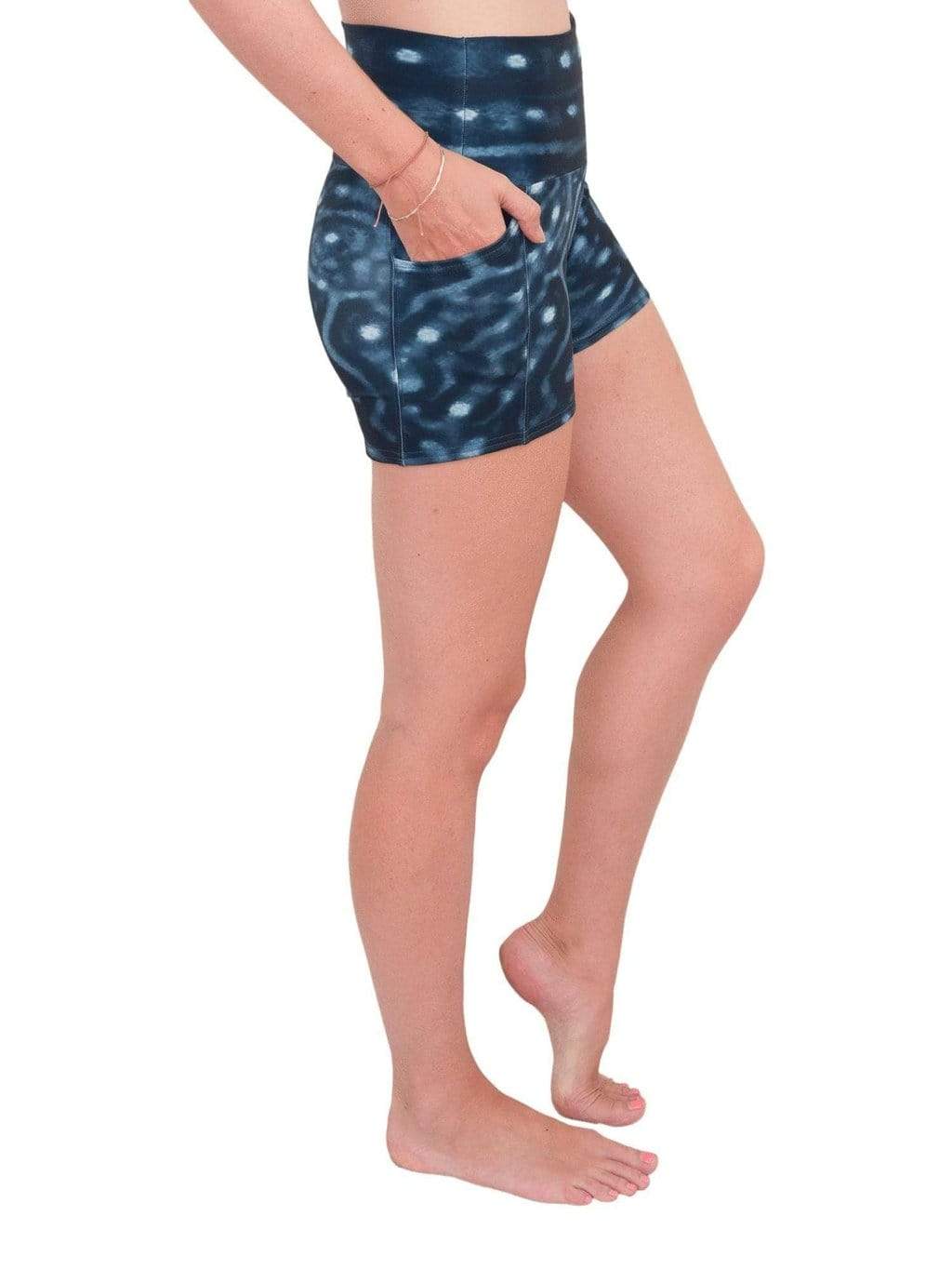 Model: Laura is our Chief Product Officer at Waterlust, a scuba diver, kiter and recreational yogi. She is 5’10, 147 lbs, 34B and is wearing a size M short.
