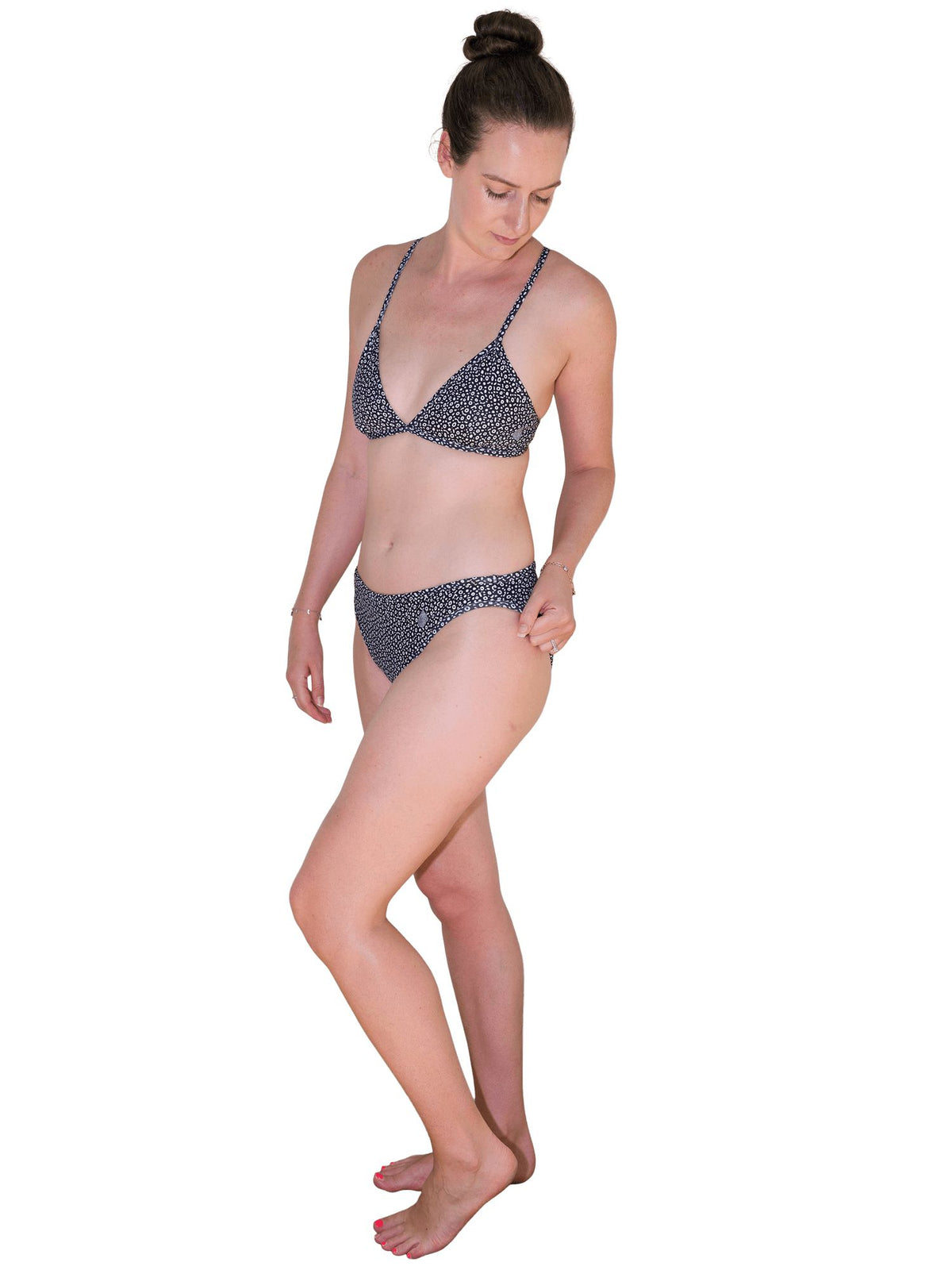 Model: Laura is our Chief Product Officer at Waterlust, a scuba diver, kiter and recreational yogi. She is 5’11, 155 lbs, 34B and is wearing a size S top M bottom.