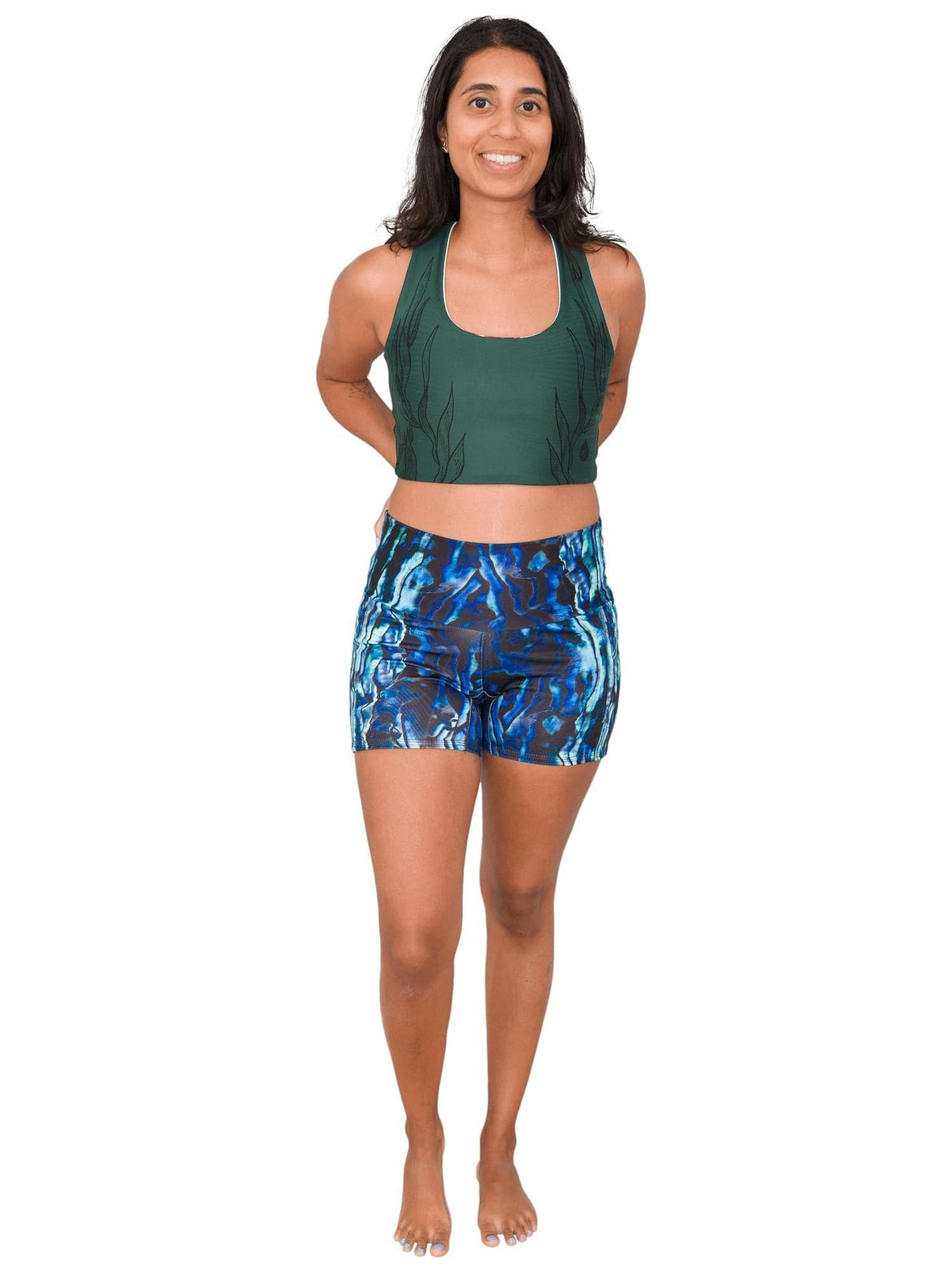 Model: Michelle is a marine science educator, coral reef ecologist, and scientific diver. She is 5&#39;3&quot;, 111lbs, 32A and is wearing a size S. 