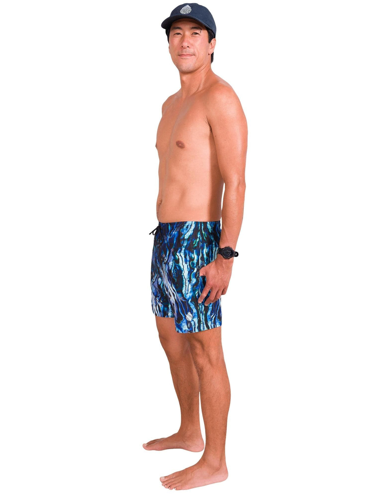 Model: Kevin is a marine and molecular biologist researching the impacts of ocean warming on corals. He is 6&#39;1&quot;, 175 lbs, and is wearing a size S short.