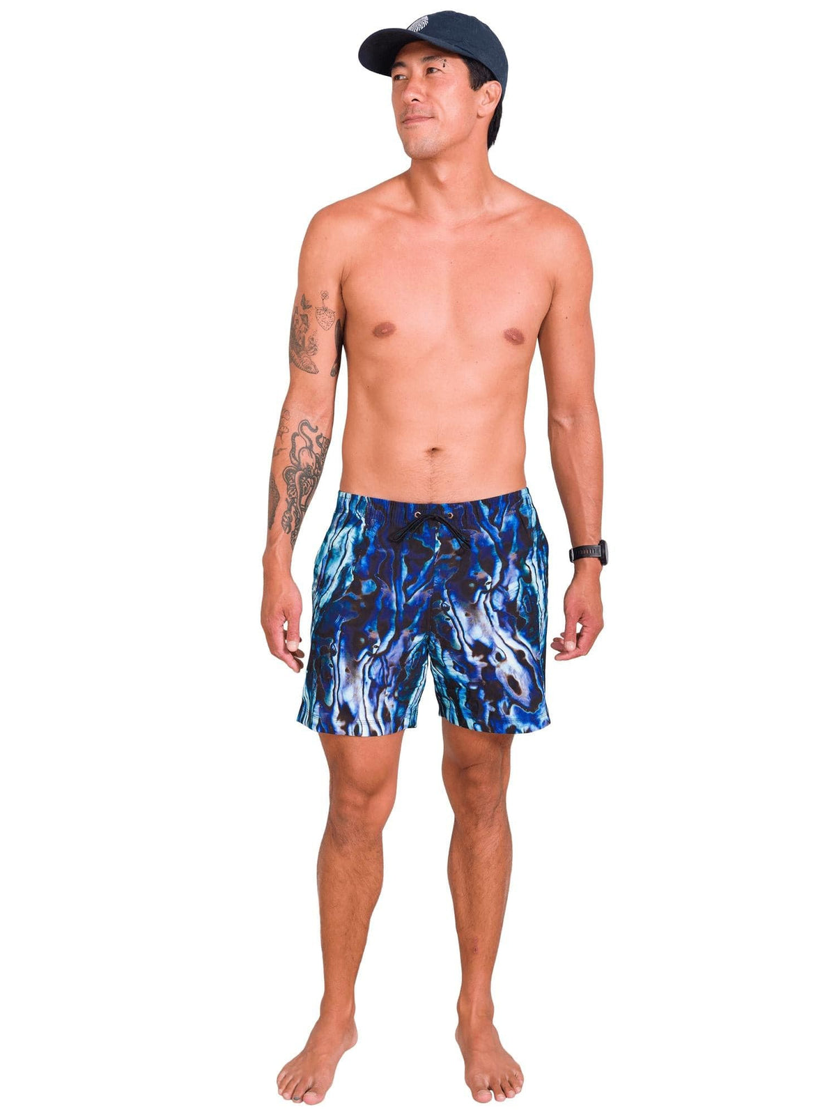 Model: Kevin is a marine and molecular biologist researching the impacts of ocean warming on corals. He is 6&#39;1&quot;, 175 lbs, and is wearing a size S short.