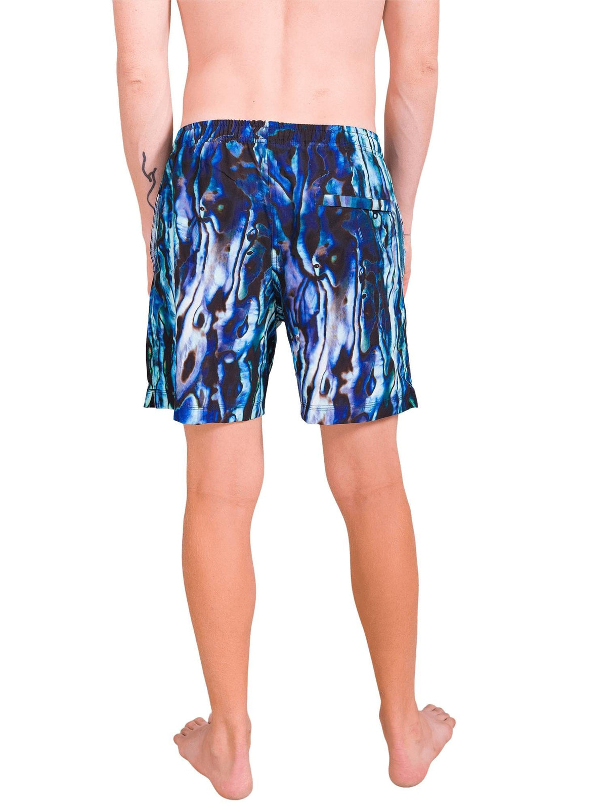 Model: Jake is a shark scientist and educator with Field School. He is 5&#39;10&quot;, 135lbs and wearing a size S short.