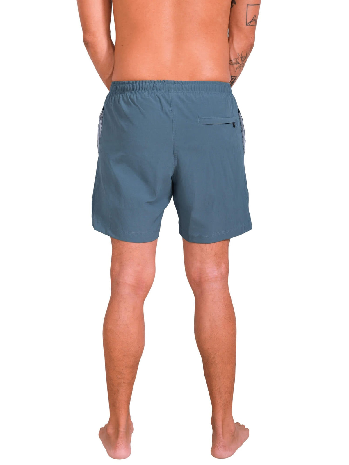 Model: Kevin is a marine and molecular biologist researching the impacts of ocean warming on corals. He is 6&#39;1&quot;, 175 lbs, and is wearing a size S short.