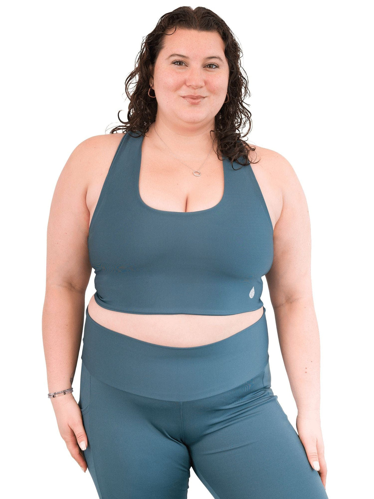 Model: Kela is a marine conservationist who strives to connect students with educational opportunities to help expand the reach of the marine science field. She is 5’5”, 185 lbs, 36F and is wearing a size XL.