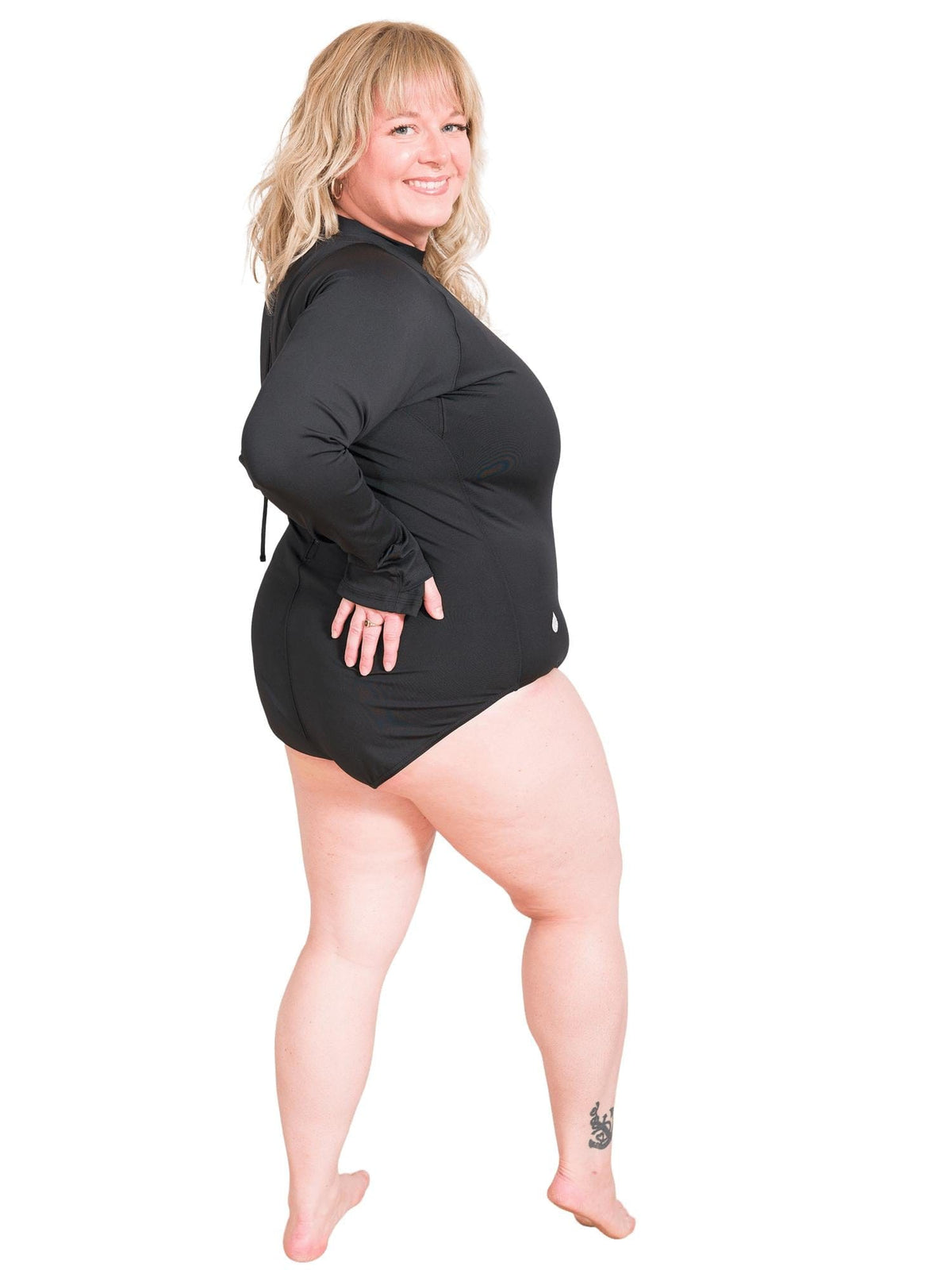 Model: Chelsea is a marine conservationist who believes that science is for everybody… and every BODY! She is 5’2”, 120 lbs, 40DD and is wearing a 2XL.
