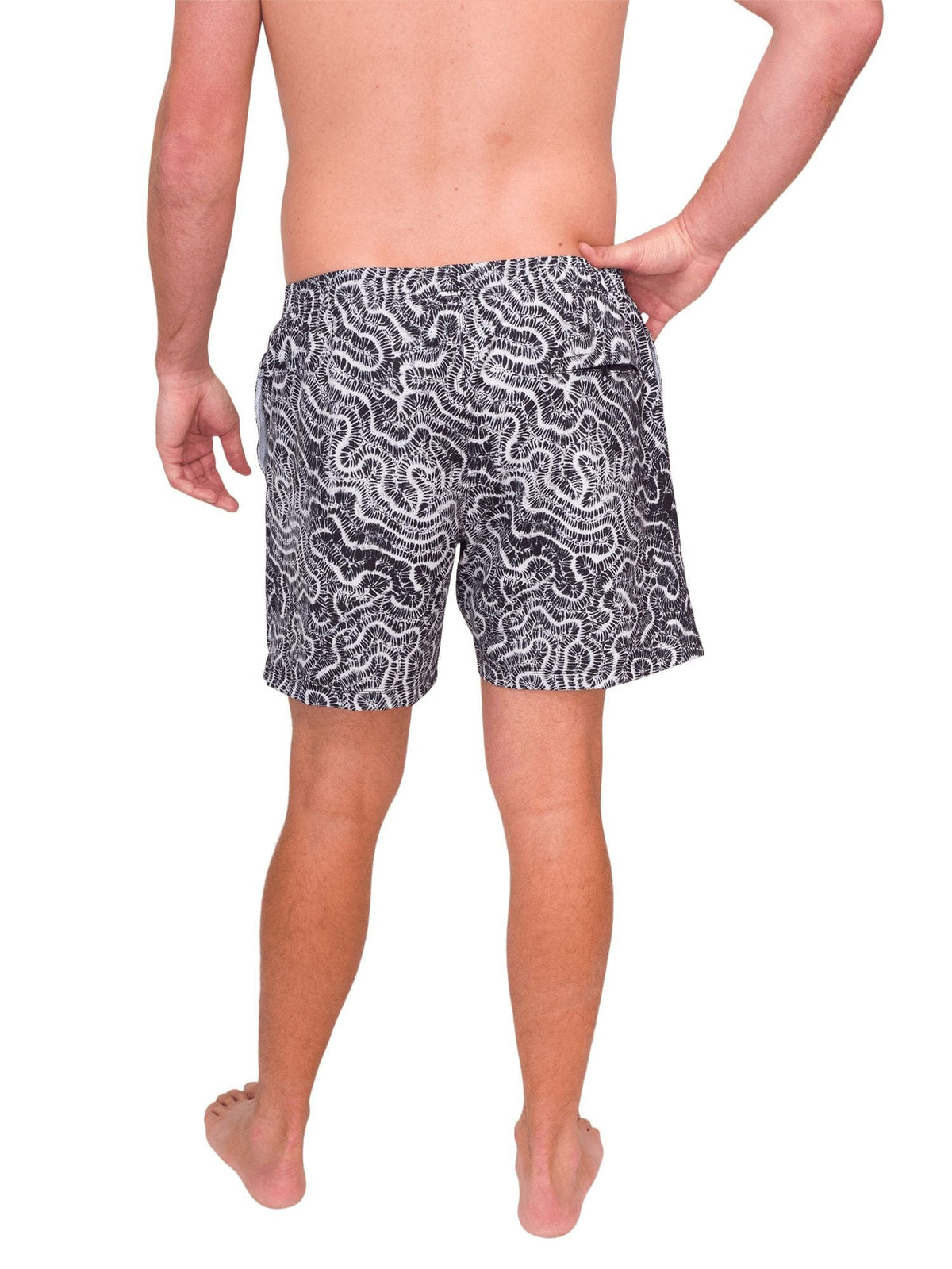 Model: Dalton is a coral biologist who studies the relationship between communities and reef ecosystems. He is 6&#39;3&quot;, 200lbs, and is wearing a size XL. 