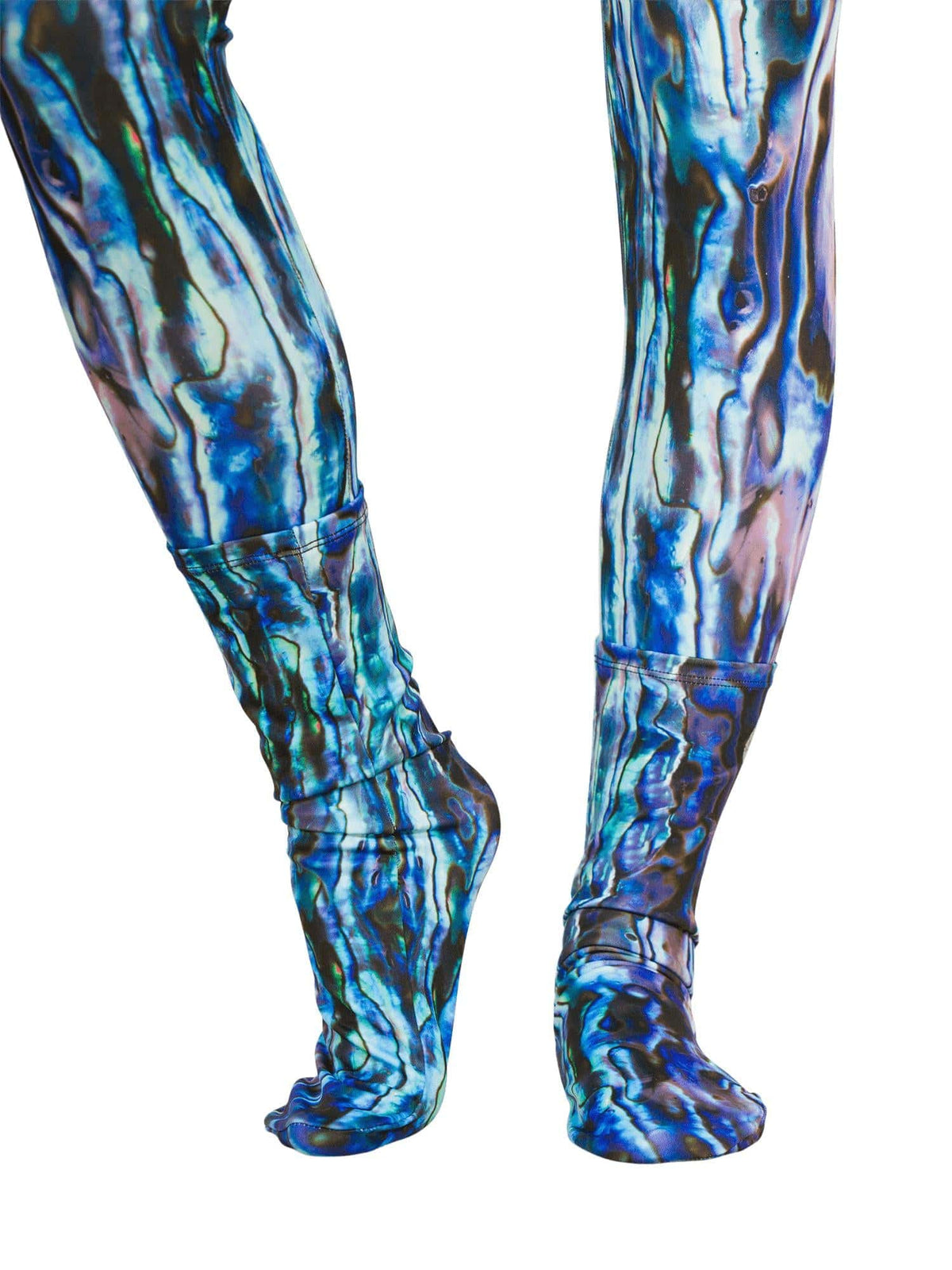 Model: Katherine wears a size 6.5 women's shoe