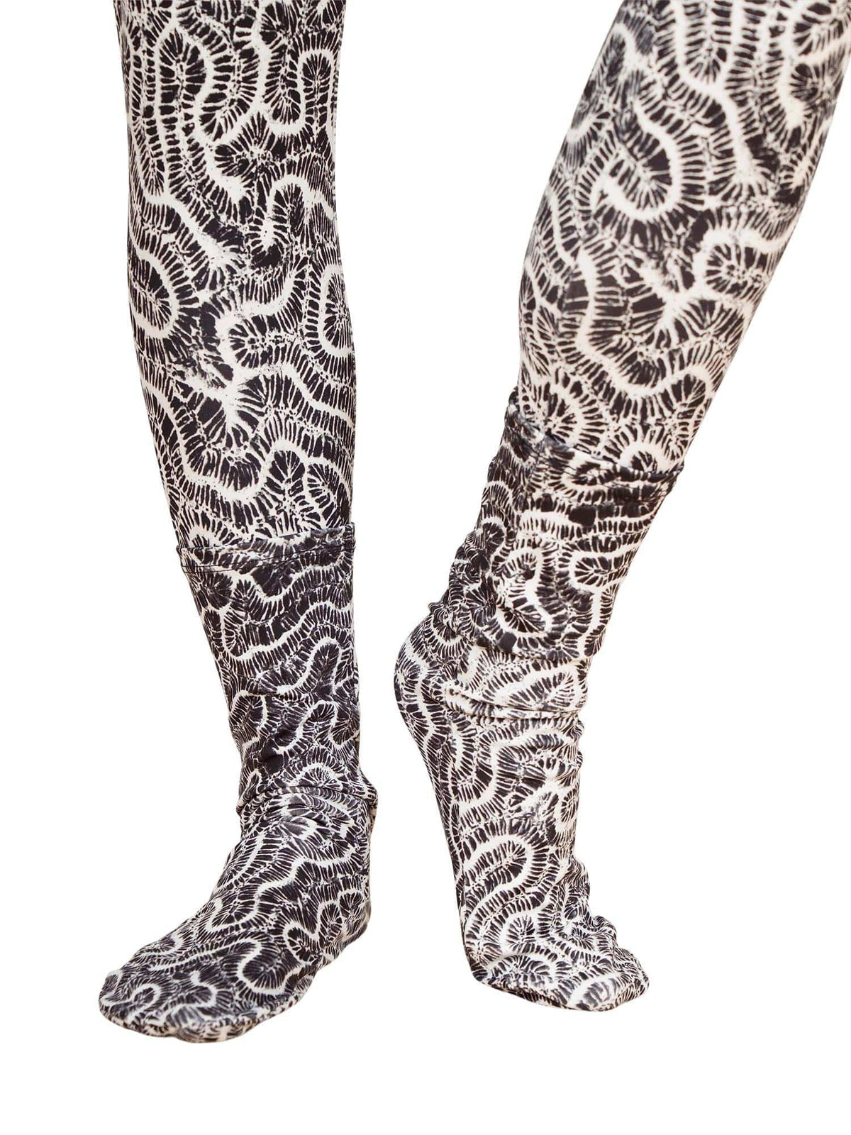 Model: Katherine wears a size 6.5 women's shoe