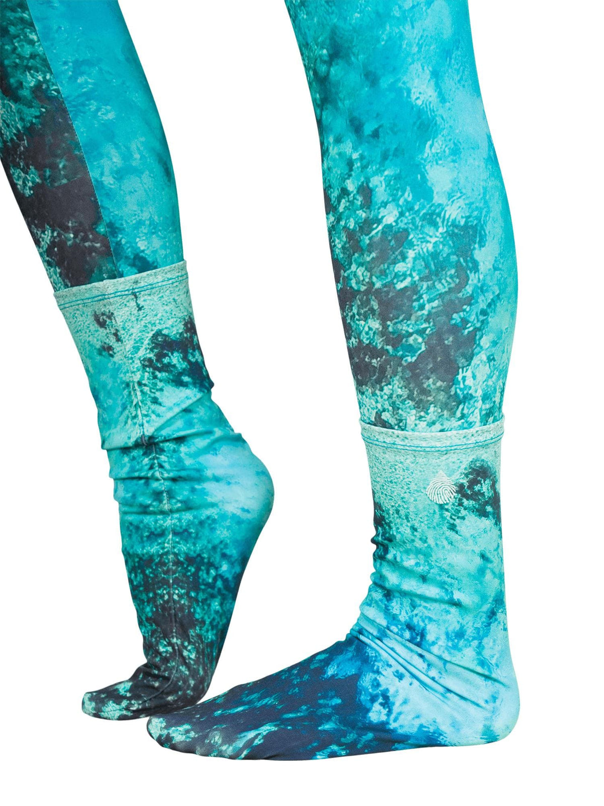 Model: Katherine wears a size 6.5 women's shoe