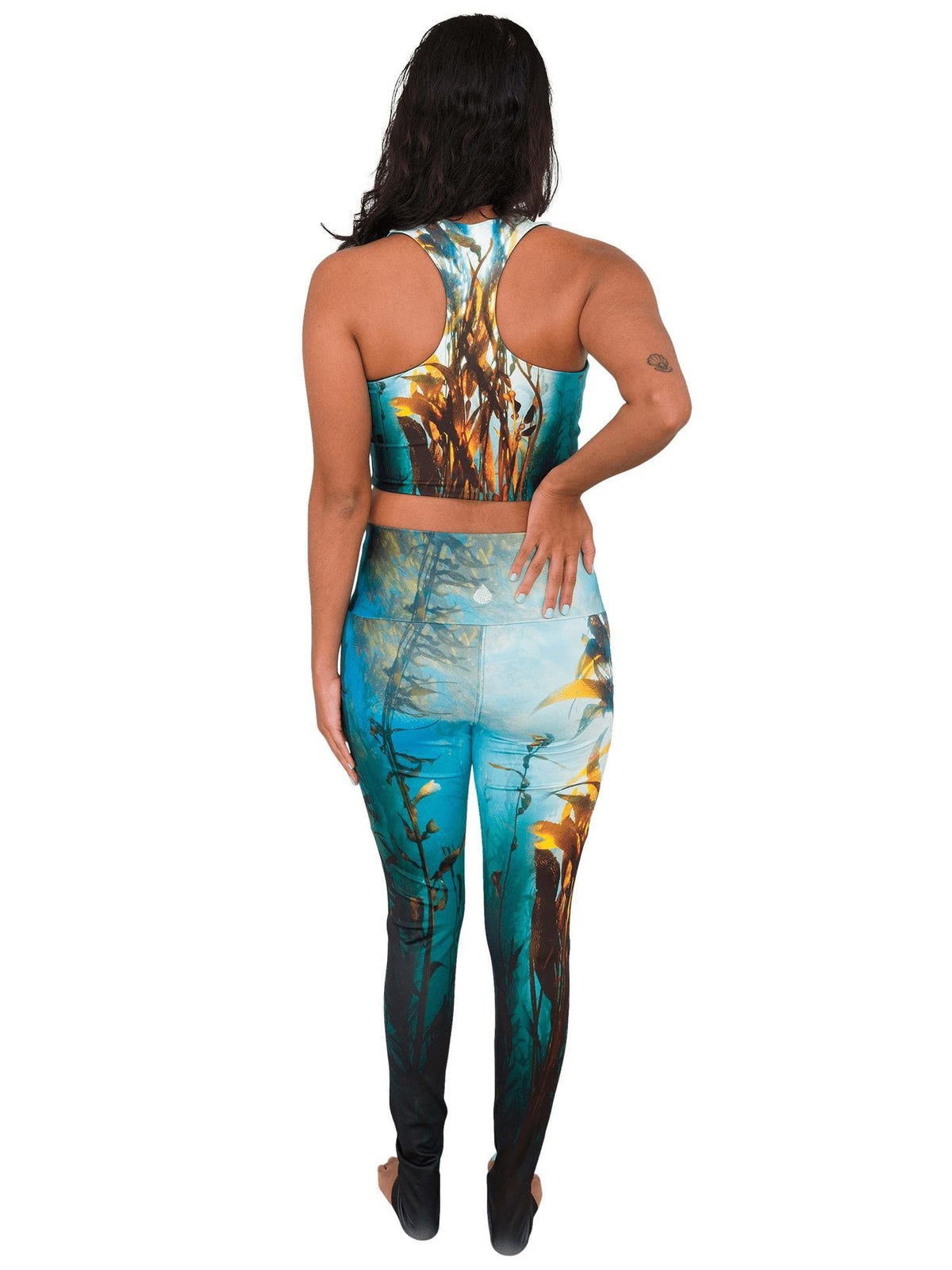 Model: Michelle is a marine science educator, coral reef ecologist, and scientific diver. She is 5&#39;3&quot;, 111lbs, 32A and is wearing a size S.