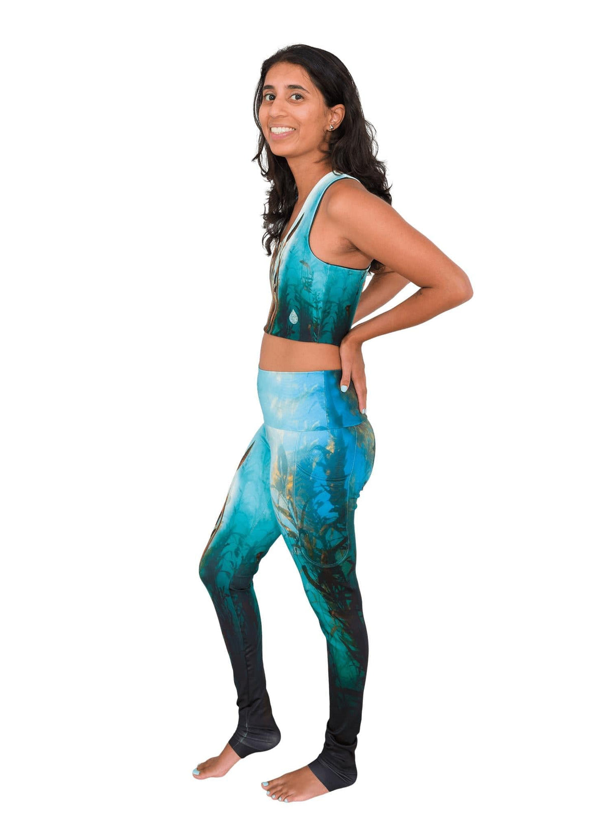 Model: Michelle is a marine science educator, coral reef ecologist, and scientific diver. She is 5&#39;3&quot;, 111lbs, 32A and is wearing a size S.