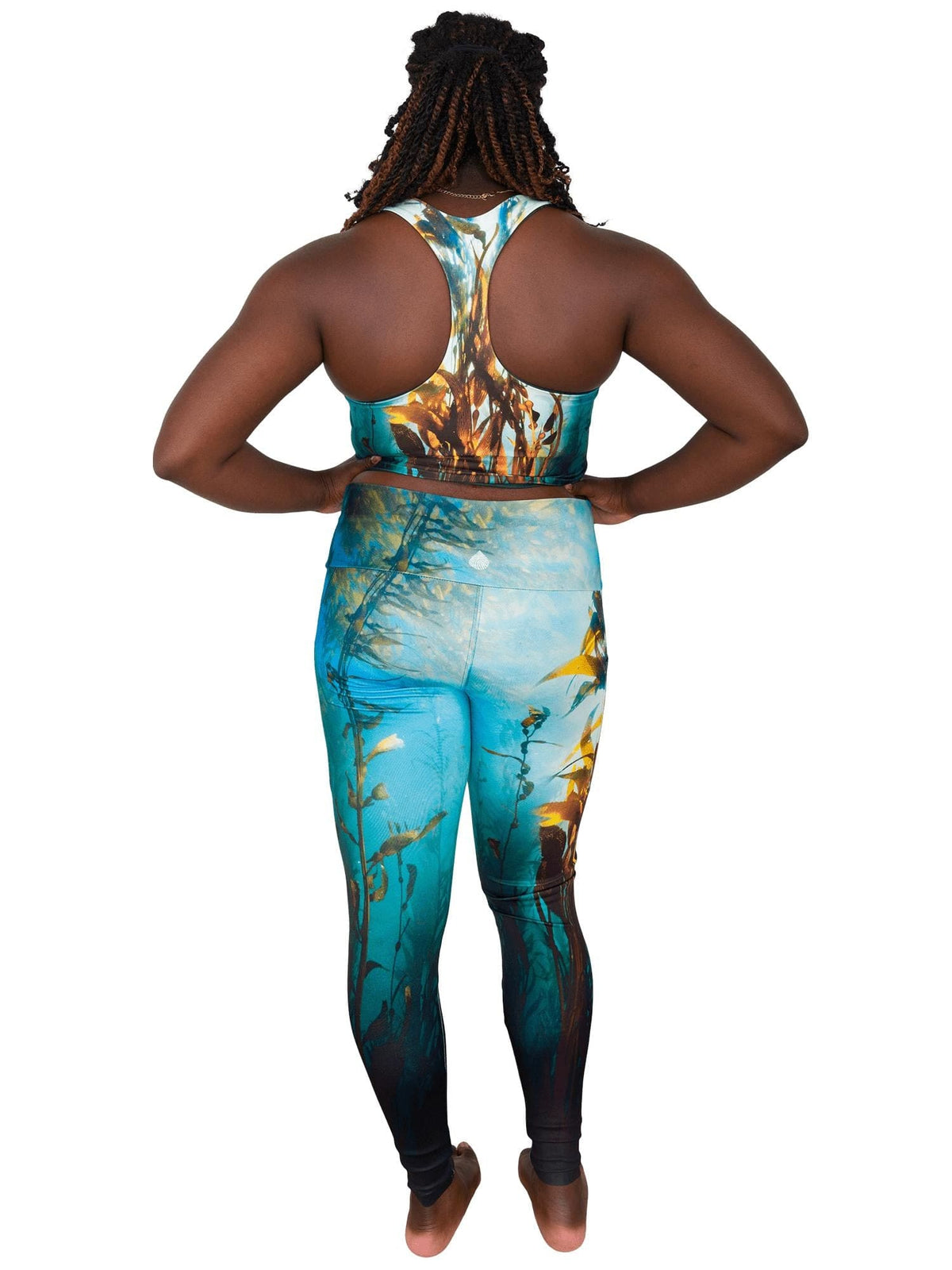Model: Ianna is currently pursing a Master&#39;s degree in Marine Biology at the University of Miami. She is 5&#39;6, 175 lbs and is wearing a size L
