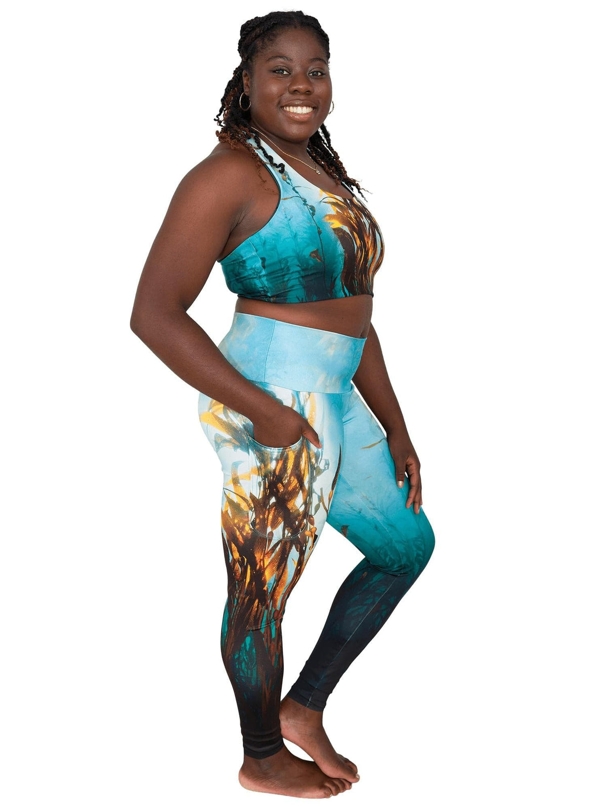 Model: Ianna is currently pursing a Master&#39;s degree in Marine Biology at the University of Miami. She is 5&#39;6, 175 lbs and is wearing a size L