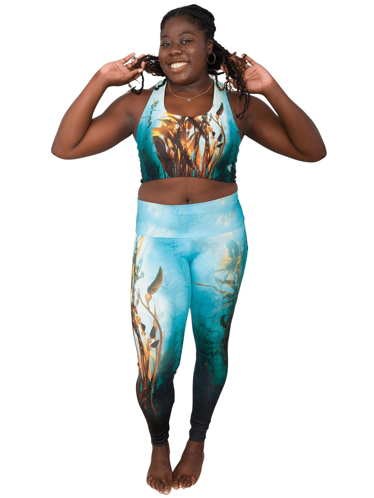 Model: Ianna is currently pursing a Master&#39;s degree in Marine Biology at the University of Miami. She is 5&#39;6, 175 lbs and is wearing a size L