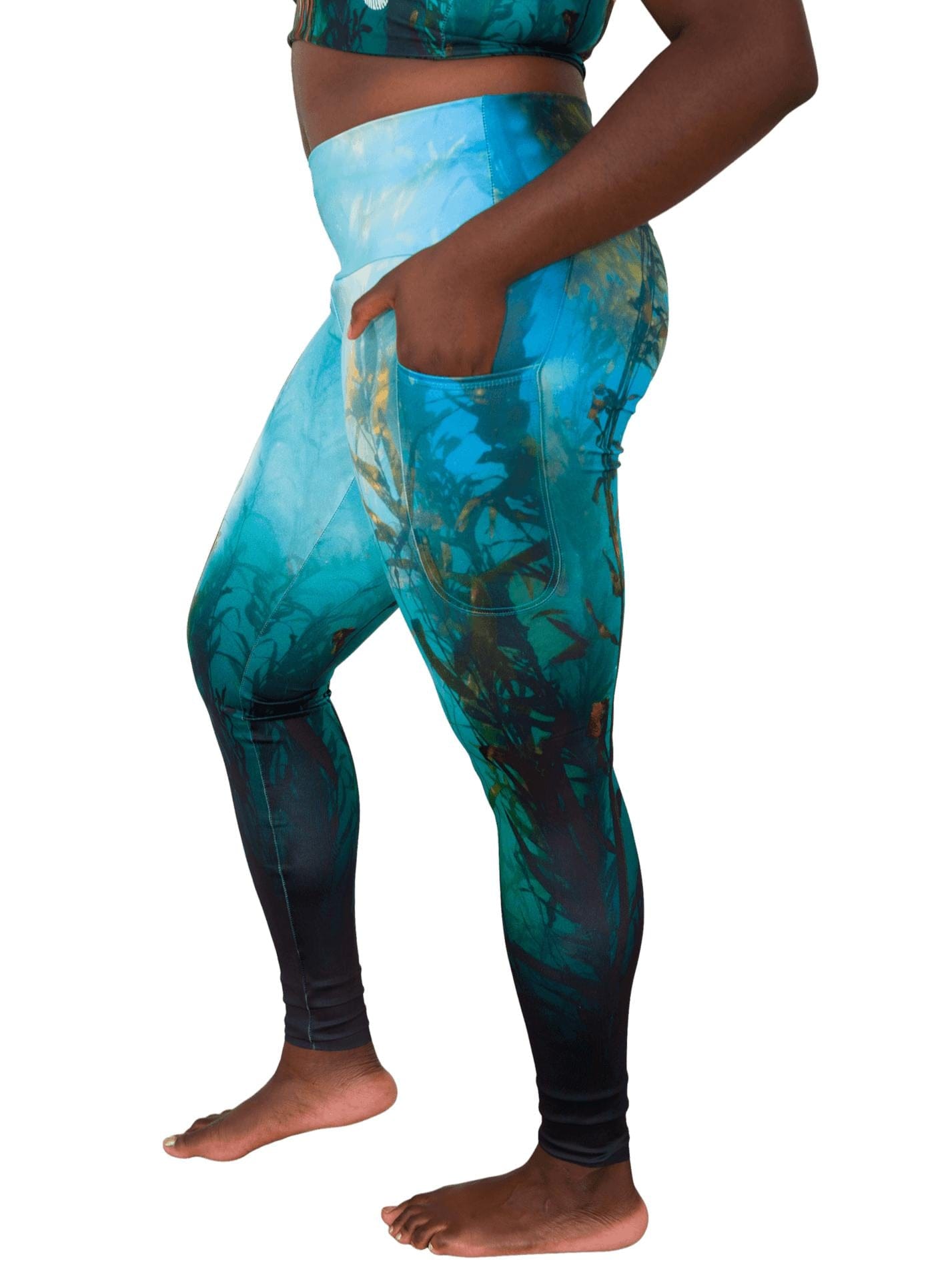 Model: Ianna is currently pursing a Master's degree in Marine Biology at the University of Miami. She is 5'6, 175 lbs and is wearing a size L