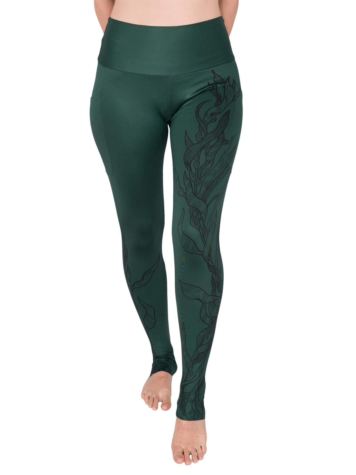 Model: Laura is our Chief Product Officer at Waterlust, a scuba diver, kiter and recreational yogi. She is 5’10, 147 lbs, and is wearing a size M legging.