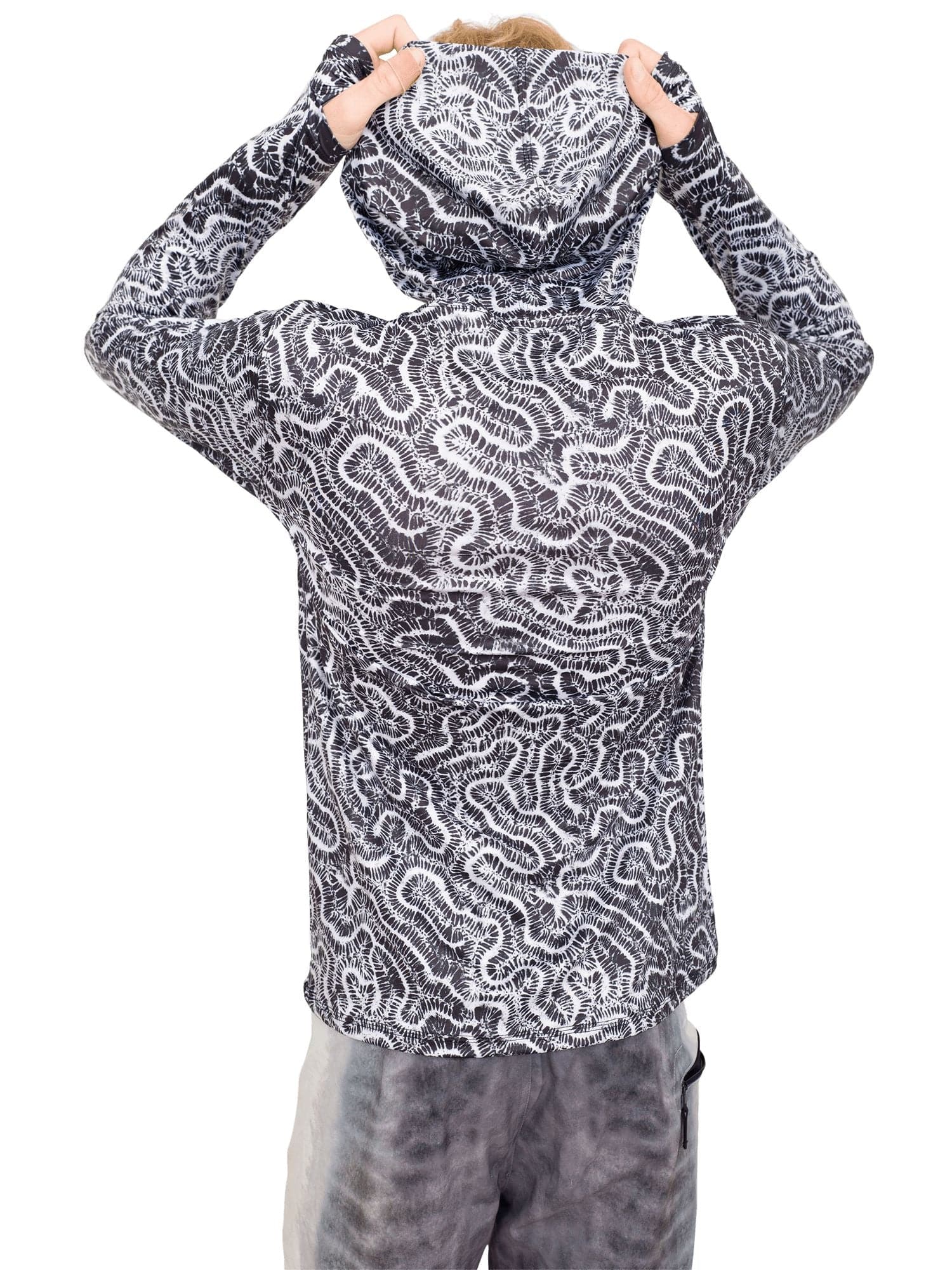 Model: Jake is a shark scientist and educator with Field School. He is 5'10", 135 lbs and is wearing a size S sun shirt.