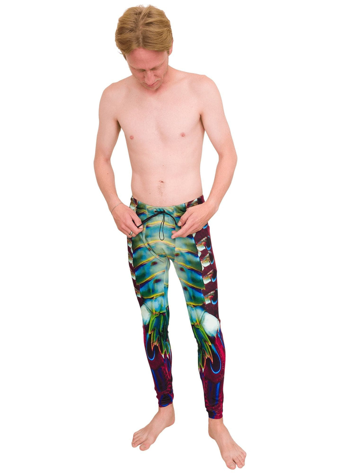 Model: Jake is a shark scientist and educator with Field School. He is 5&#39;10&quot;, 135lbs and wearing a size M legging.