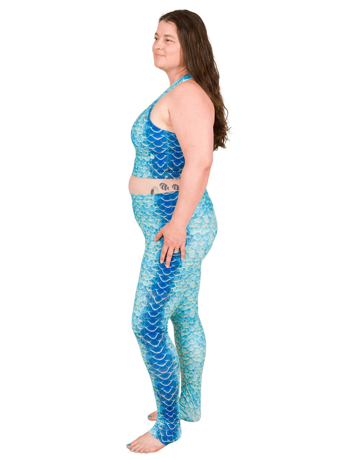 Model: Emily is a PhD Candidate in the Tropical Fish Ecology Lab at FIU. She’s been diving since she was little, and researches links between fish behavioral ecology and conservation. She is 5'10", 210lbs, 38H, and wearing a size 2XL reversible top and legging. 