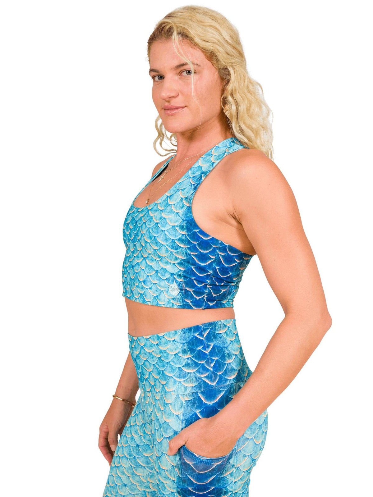 Model: Dr. Shelby Thomas is a marine scientist and Founder of Ocean Rescue Alliance International whose work spans restoration, conservation, and population genetics. She is 5'6", 145lbs, 34B, and wearing a M reversible top and leggings.