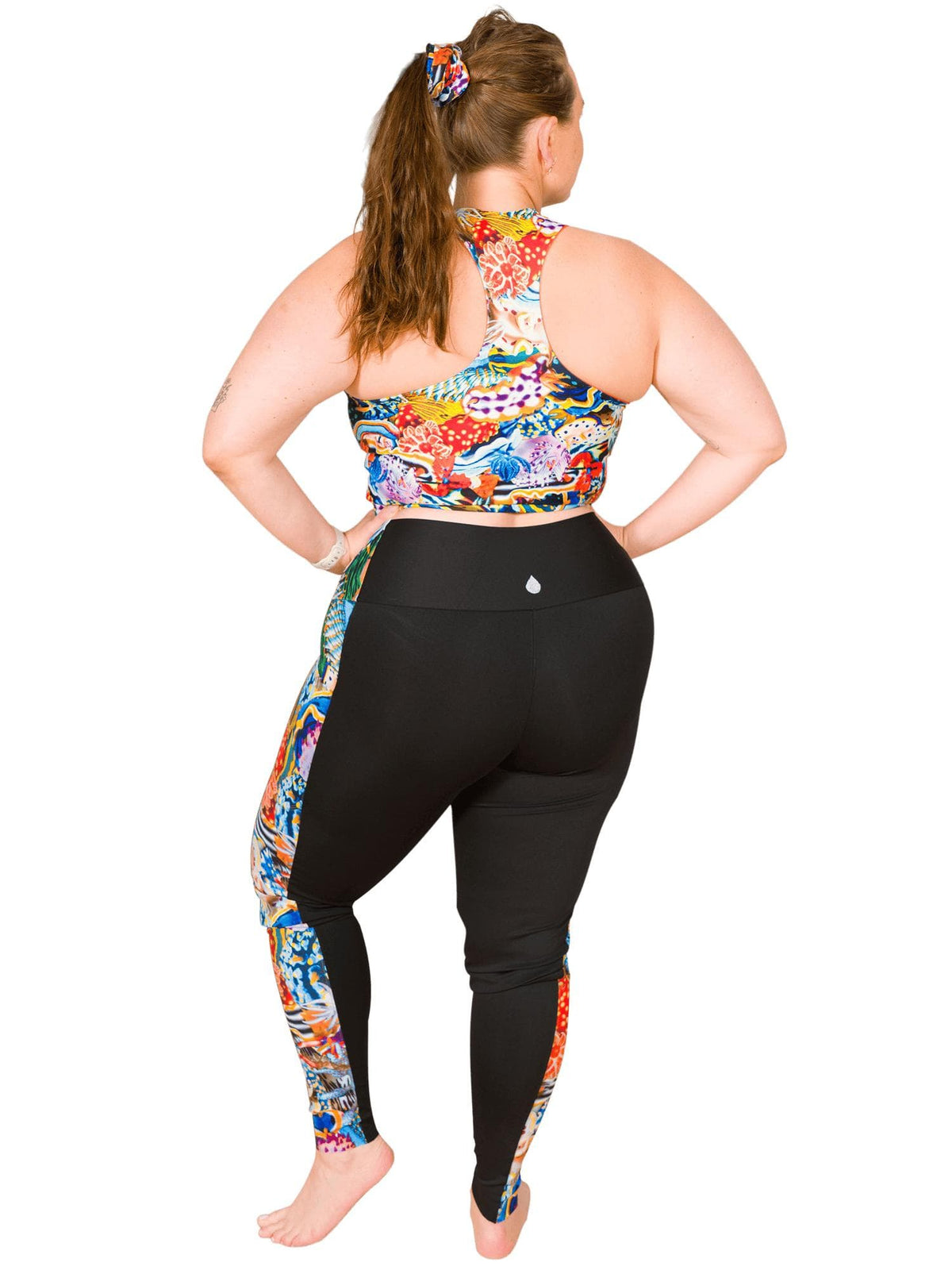Model: Erin works to educate students and the community about conservation issues in South Florida. She is 5'5", 225lbs, and wearing a size 2XL.