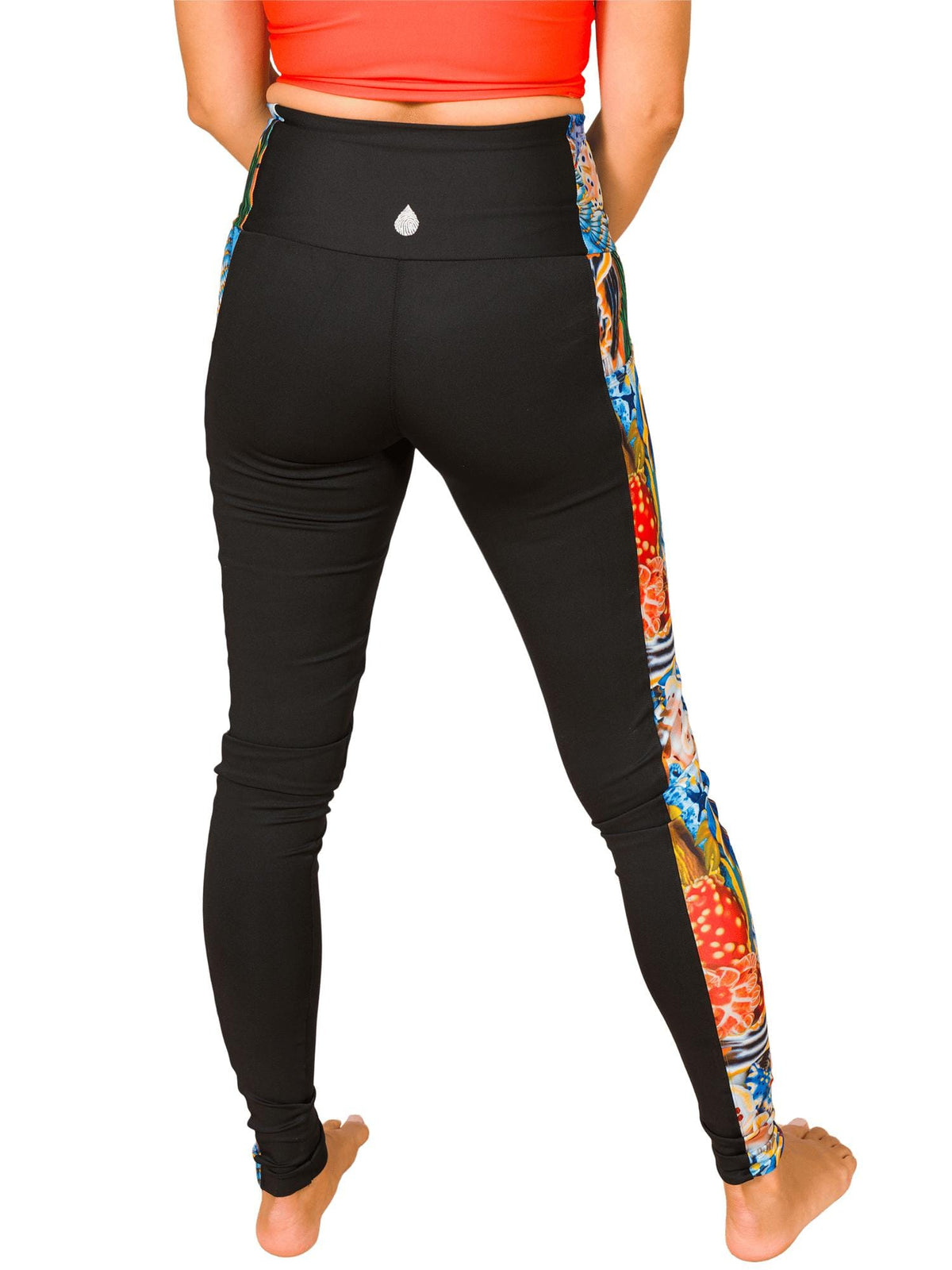Model: Bianca is a marine policy advisor and coral biologist. She is 5'4", 115lbs, and wearing a size S.