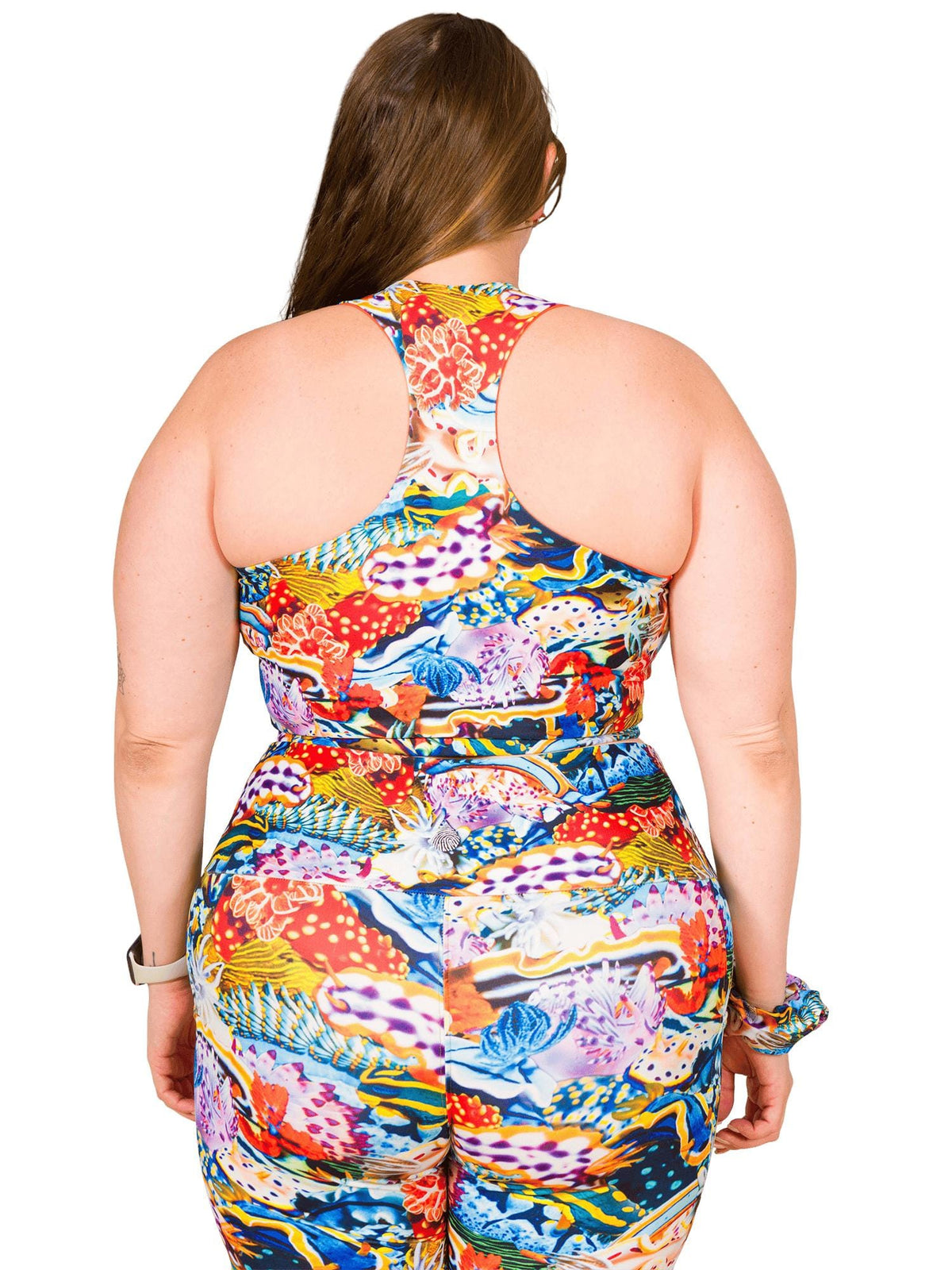 Model: Erin works to educate students and the community about conservation issues in South Florida. She is 5'5", 225lbs, and wearing a size 2XL.