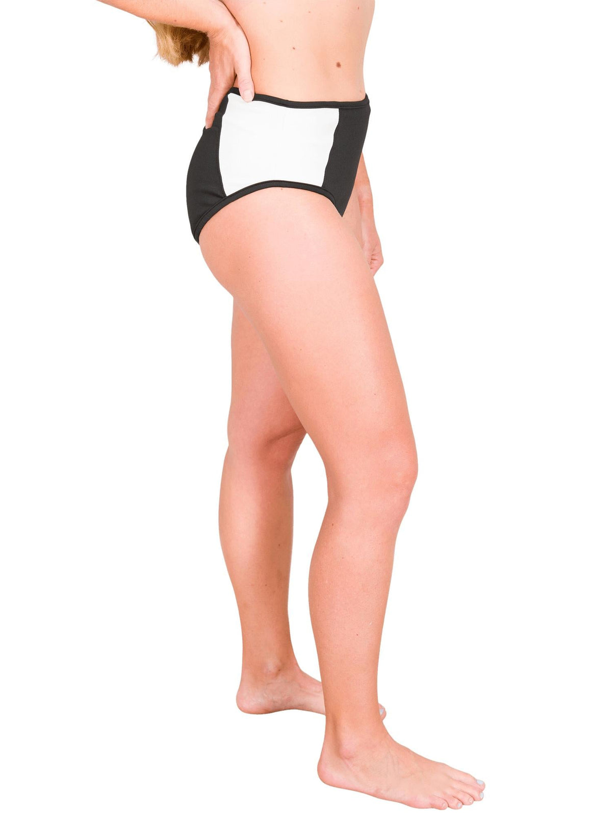 Model: Allyson is a coral biologist. She is 5’4”, 145lbs, 34C and is wearing a size M.