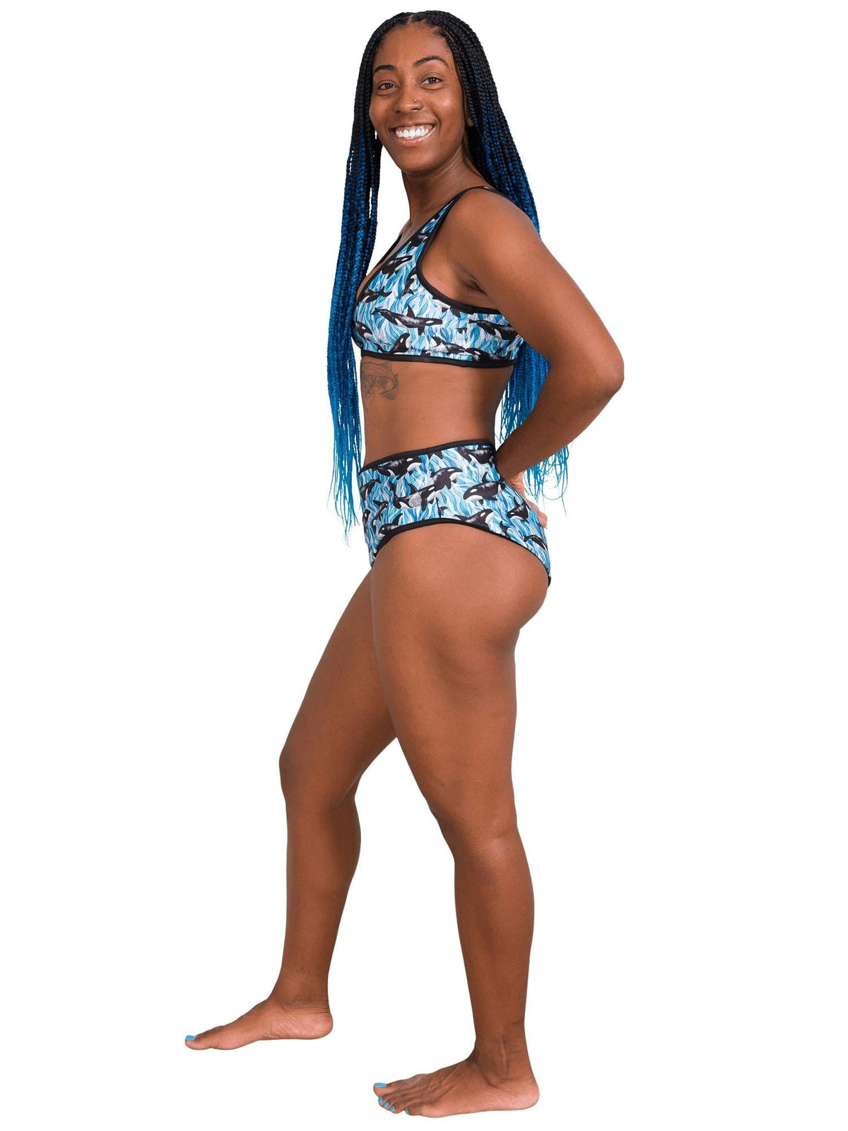 Model: Carlee is a shark &amp; sea turtle scientist and co-founder of Minorities in Shark Sciences. She is 5&#39;7&quot;, 145 lbs, 36C and is wearing a size S.