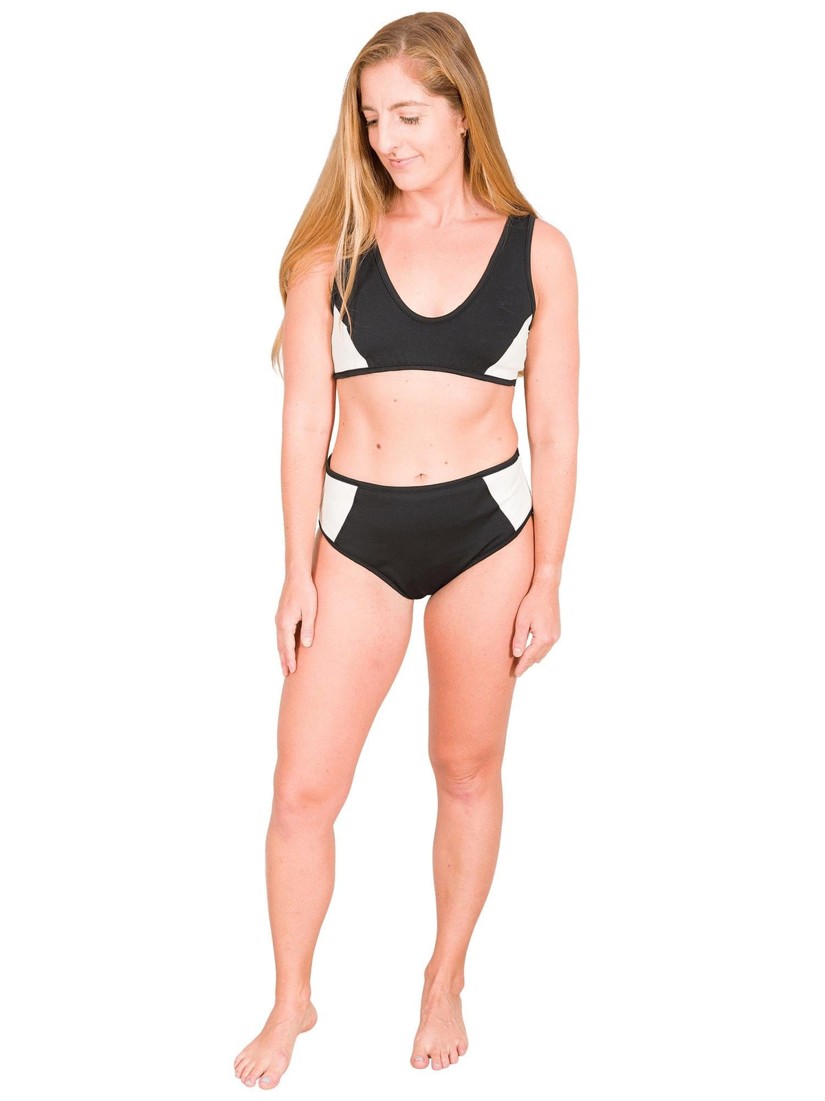 Model: Allyson is a coral biologist. She is 5’4”, 145lbs, 34C and is wearing a size M.