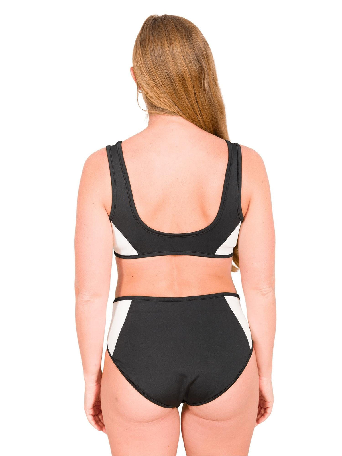 Model: Allyson is a coral biologist. She is 5’4”, 145lbs, 34C and is wearing a size M.