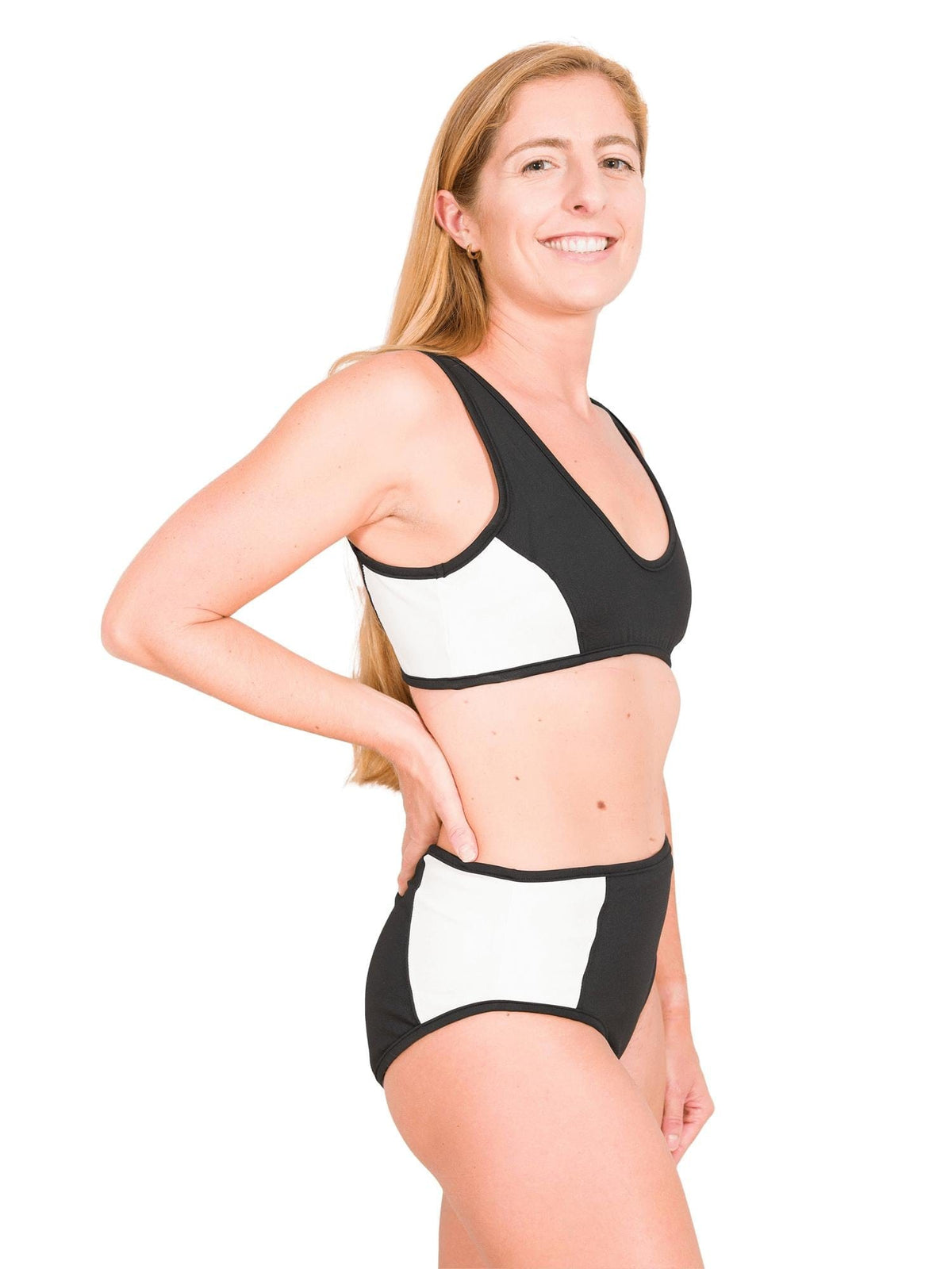 Model: Allyson is a coral biologist. She is 5’4”, 145lbs, 34C and is wearing a size M.