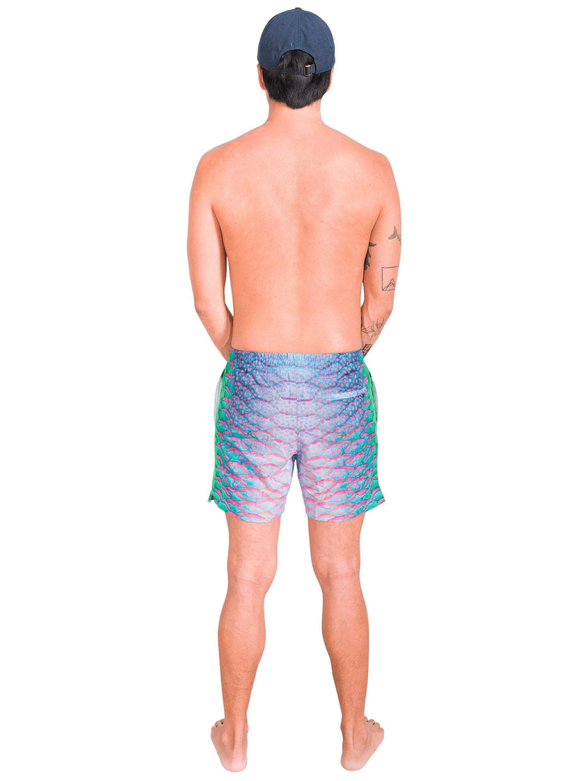 Model: Kevin is a marine and molecular biologist researching the impacts of ocean warming on corals. He is 6&#39;1&quot;, 175 lbs, and is wearing a size S short.