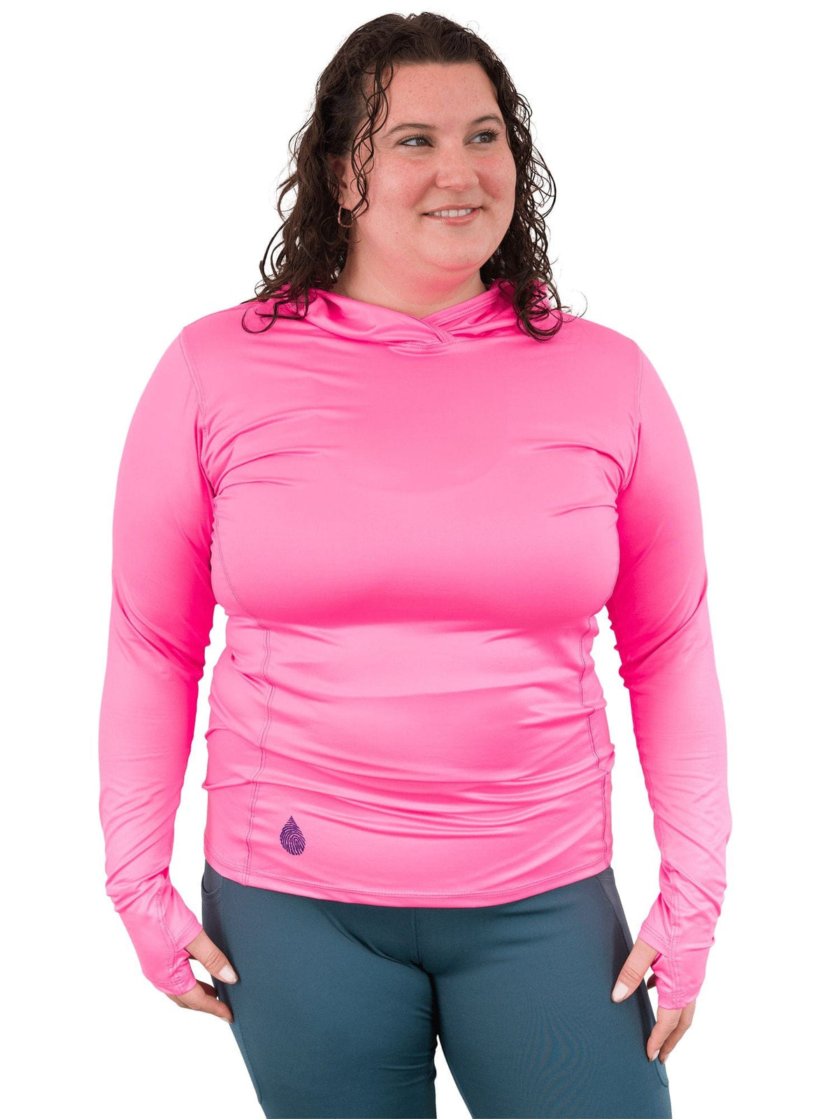 Model: Kela is a marine conservationist who strives to connect students with educational opportunities to help expand the reach of the marine science field. She is 5’5”, 185 lbs, 36F and is wearing a size XL.