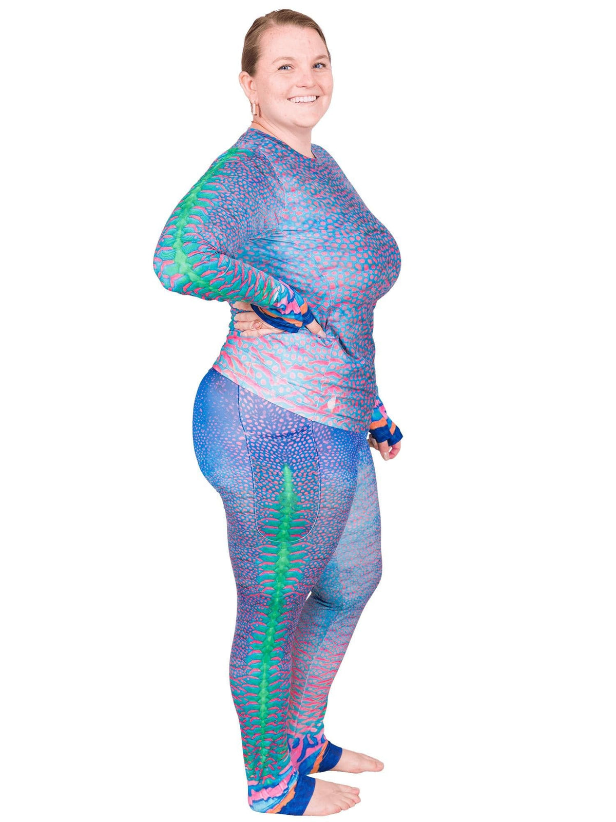 Model: Erin works to educate students and the community about conservation issues in South Florida. She is 5&#39;5&quot;, 225lbs, and  is wearing a XL Women&#39;s Crew Neck Sun Shirt with a 3XL legging.
