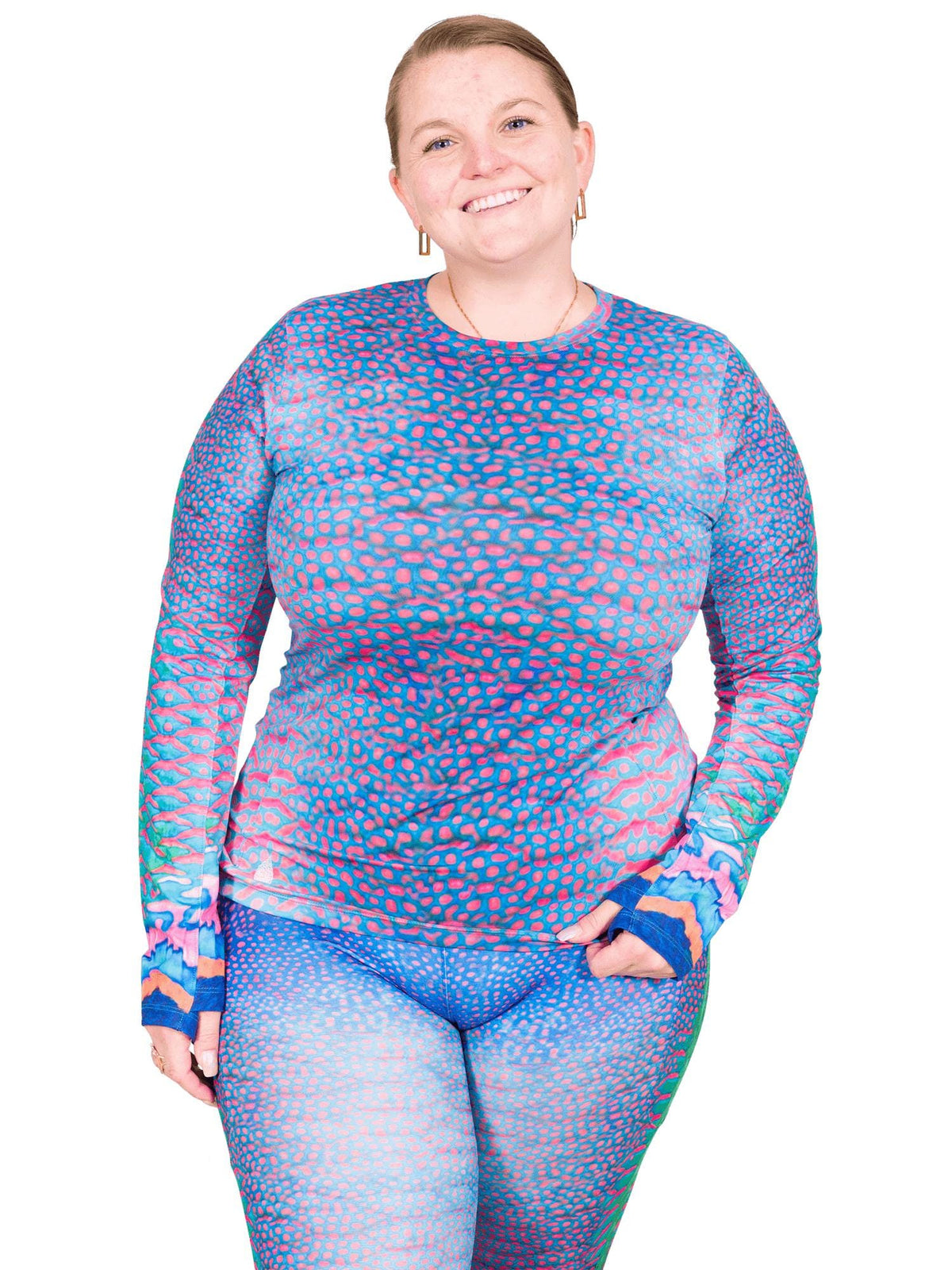 Model: Erin works to educate students and the community about conservation issues in South Florida. She is 5&#39;5&quot;, 225lbs, and  is wearing a XL Women&#39;s Crew Neck Sun Shirt with a 3XL legging.