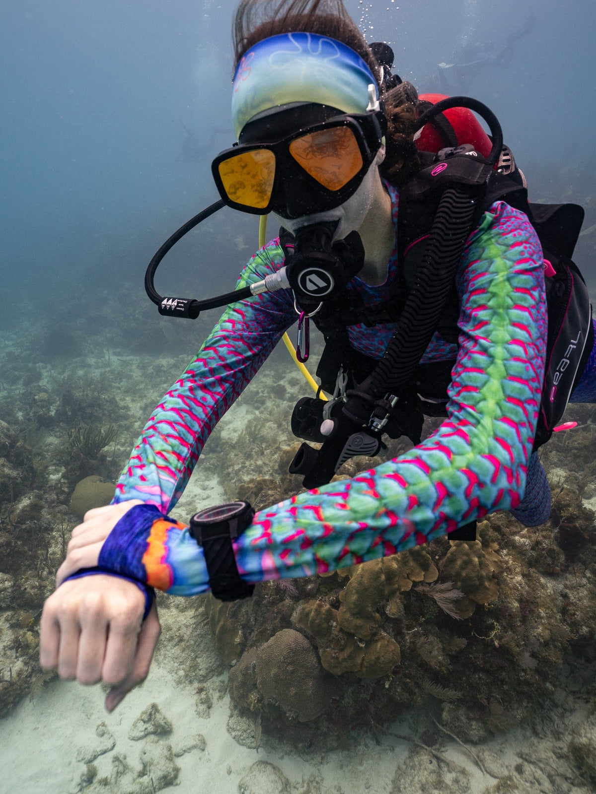 WOMEN&#39;S Parrotfish Protection Crew Neck Shirt