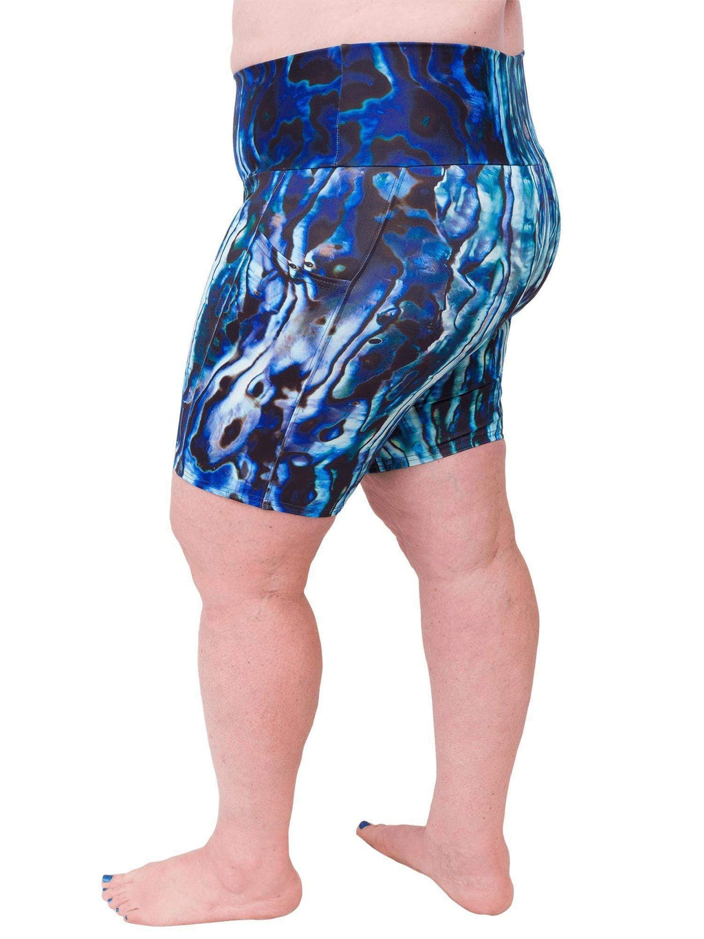 Model: Ruth volunteers for citizen science projects on both salt and freshwater fish and spends as much time as possible in, on, or under the water. She is 5&#39;7&quot;, 217 lbs and is wearing a 2XL.