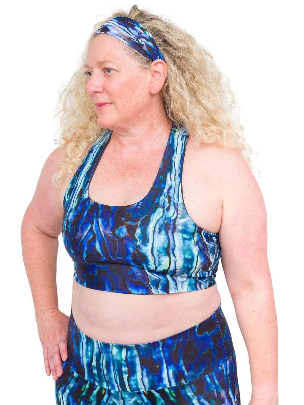 Model: Ruth volunteers for citizen science projects on both salt and freshwater fish and spends as much time as possible in, on, or under the water. She is 5&#39;7&quot;, 217 lbs, 40DD and is wearing a 2XL top and legging.