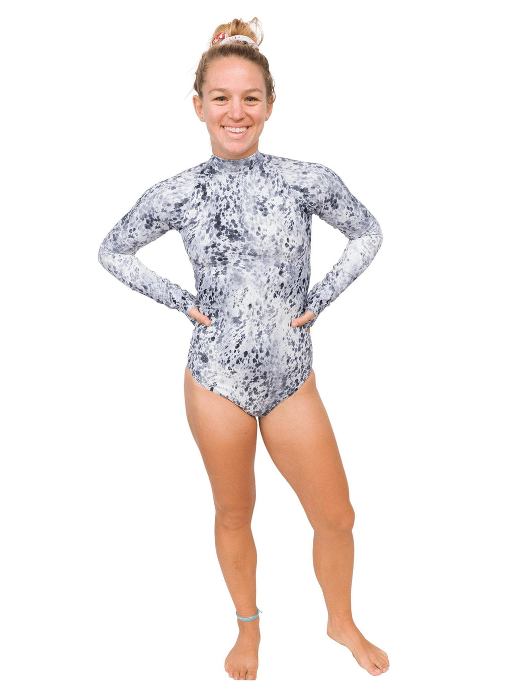 Model: Erin is a coral ecologist and Program Manager here at Waterlust. She 4&#39;11&quot;, 110 lbs, 32A and is wearing an XS.