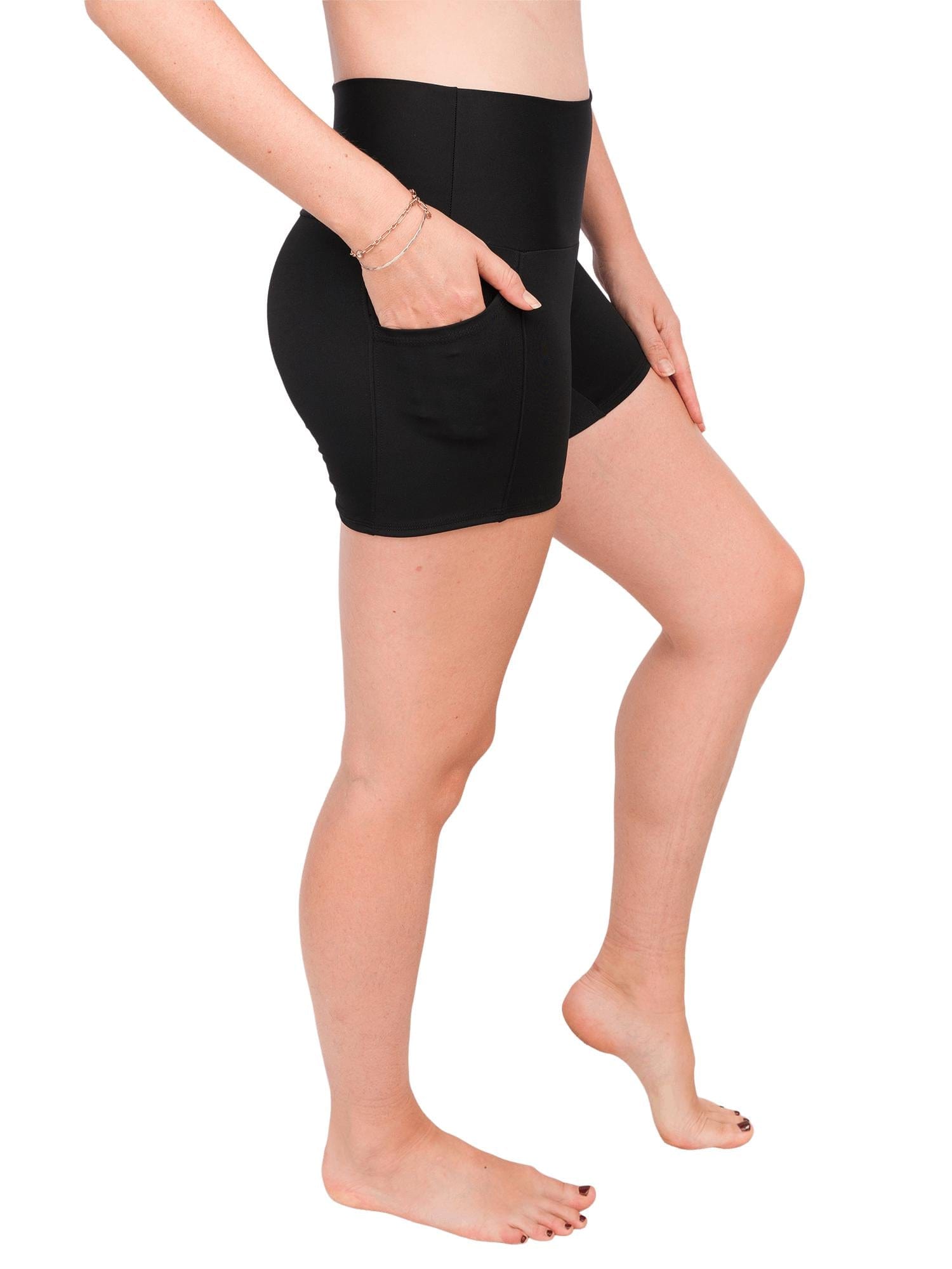 Model: Laura is our Chief Product Officer at Waterlust, a scuba diver, kiter and recreational yogi. She is 5’11, 147 lbs, 34B and is wearing a size M.